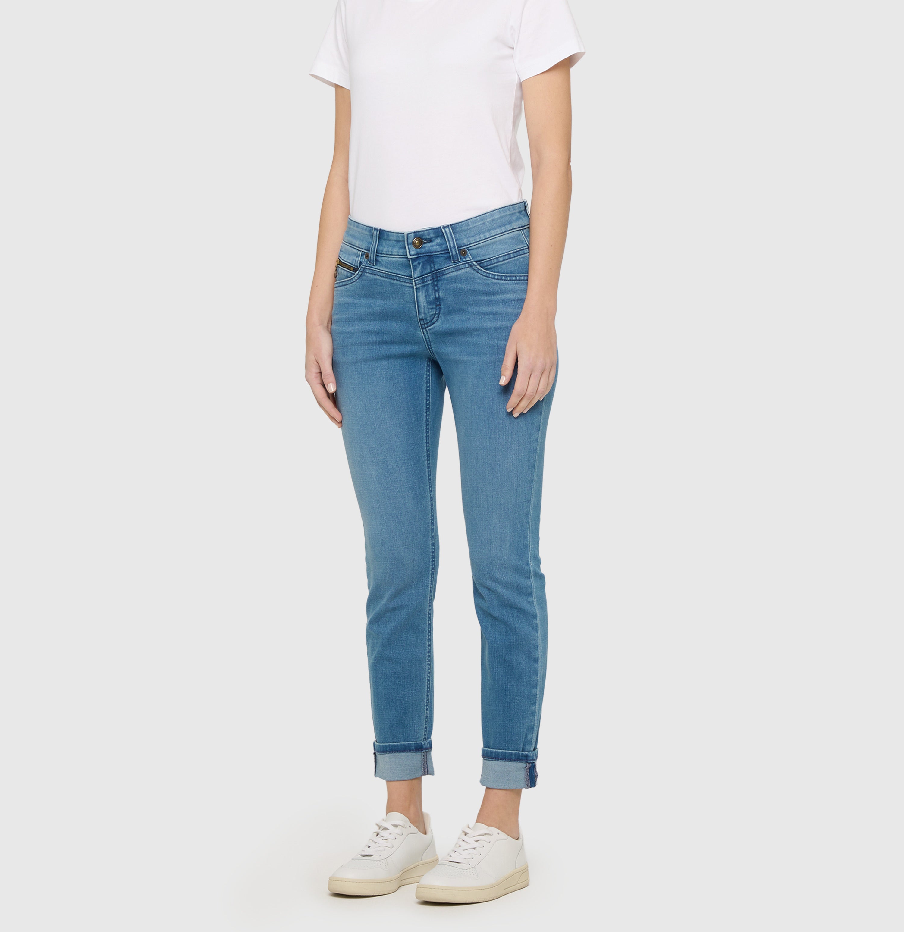 Slim jeans in a light cotton-modal blend. | RICH SLIM | authentic cobalt used | Front view of model