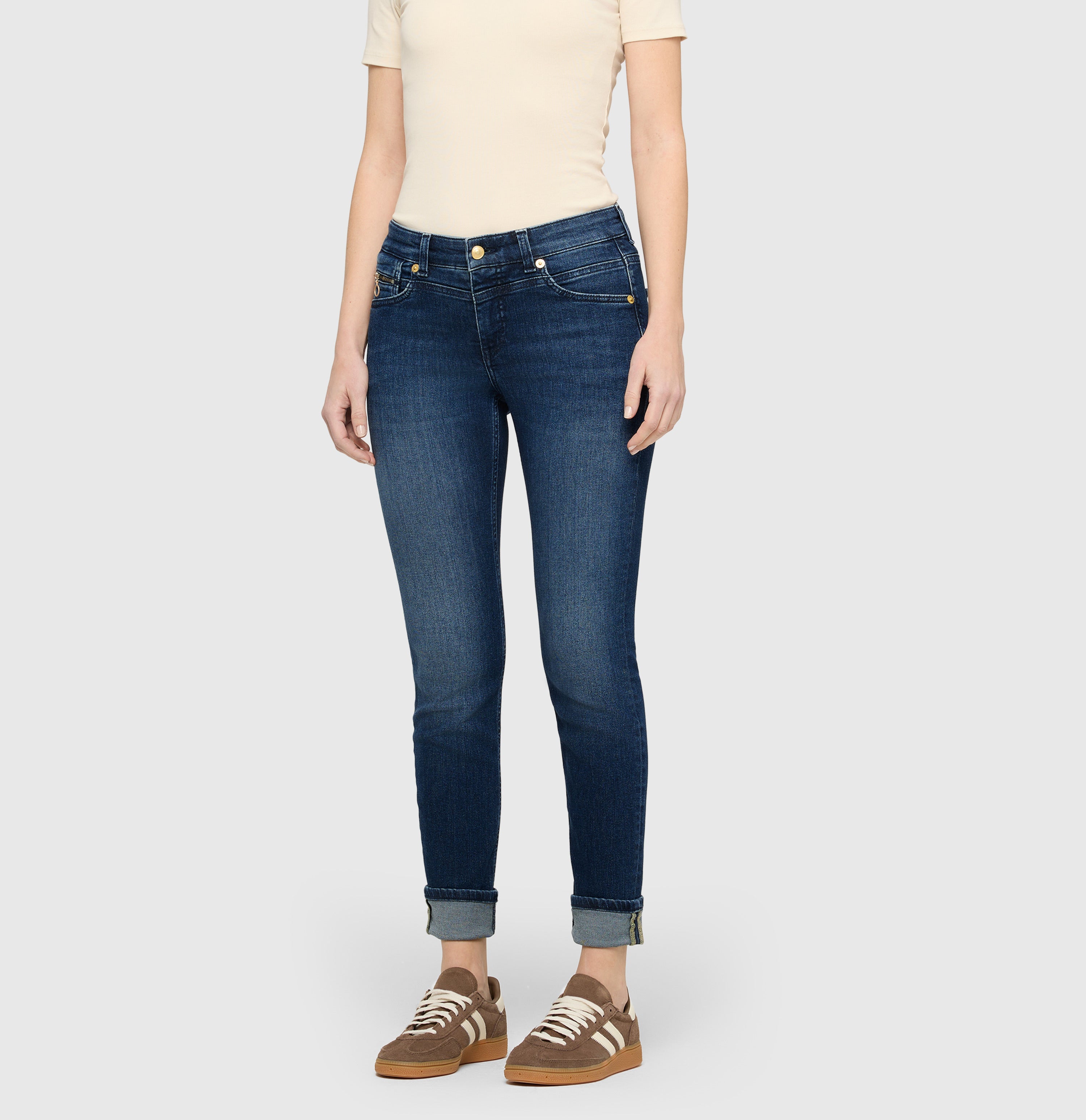Slim jeans in a light cotton-lyocell blend. | RICH SLIM | authentic blue | Front view of model