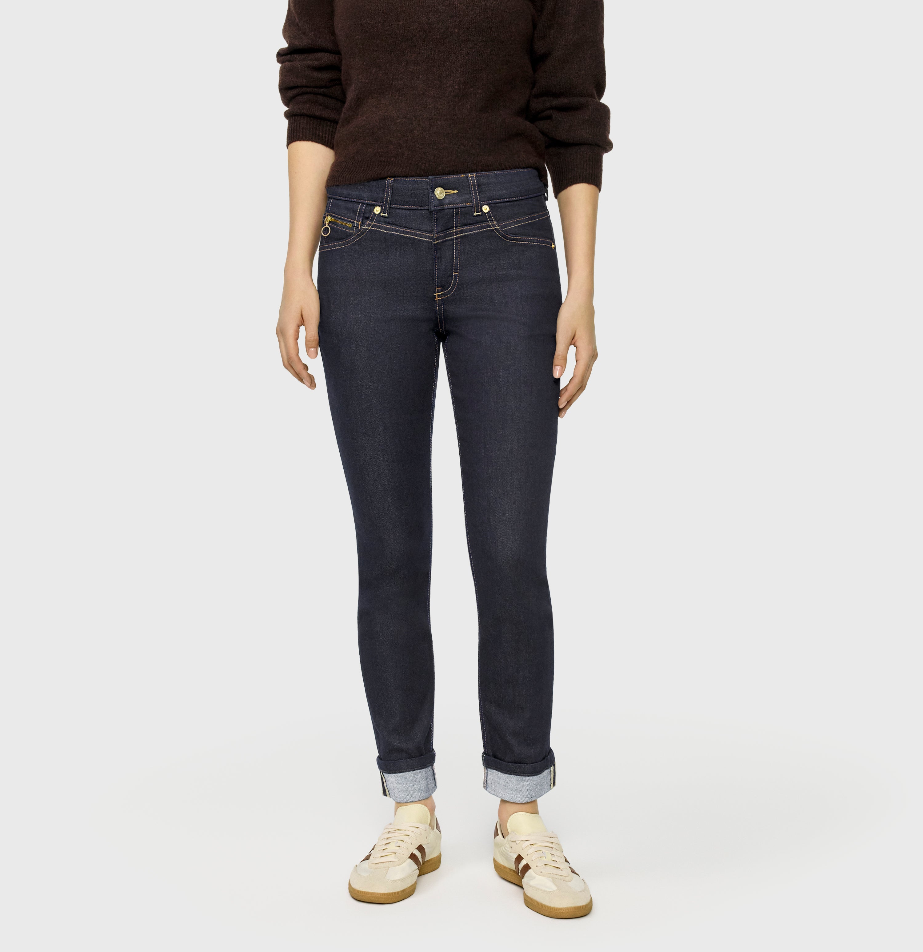 Slim jeans in a light cotton-modal blend. | RICH SLIM | fashion rinsed | Front view of model