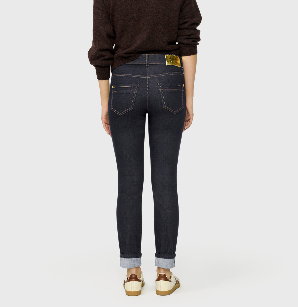Slim jeans in a light cotton-modal blend. | RICH SLIM | fashion rinsed | Back view of model