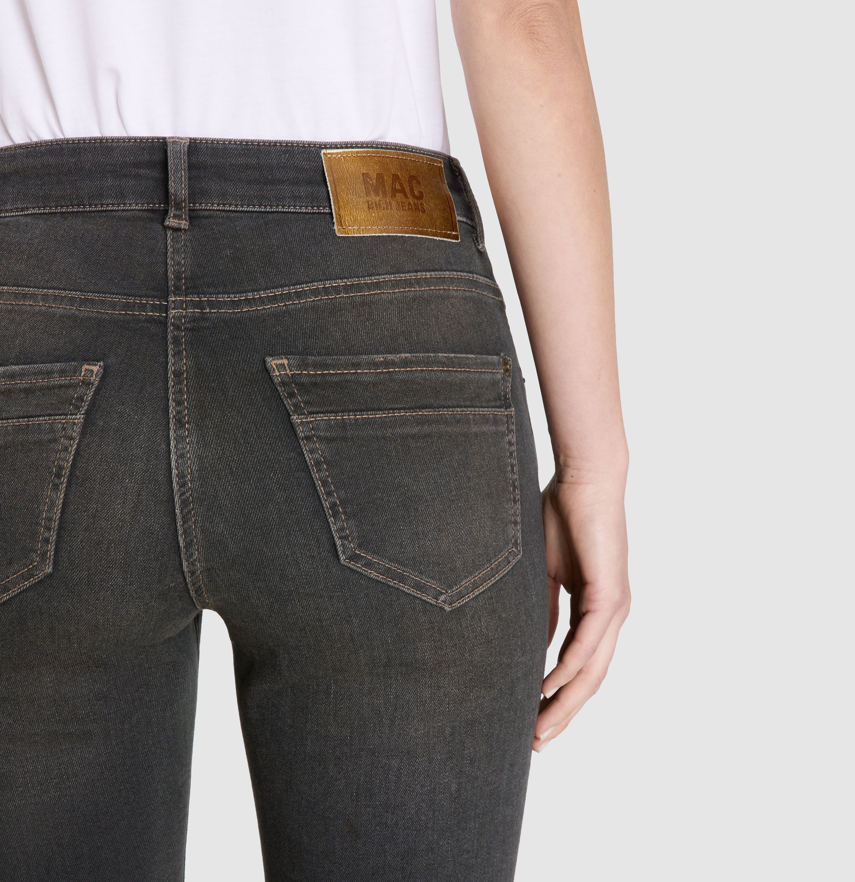 Slim jeans in a light material blend. | RICH SLIM | fancy brown black | Detailed view 2 of model