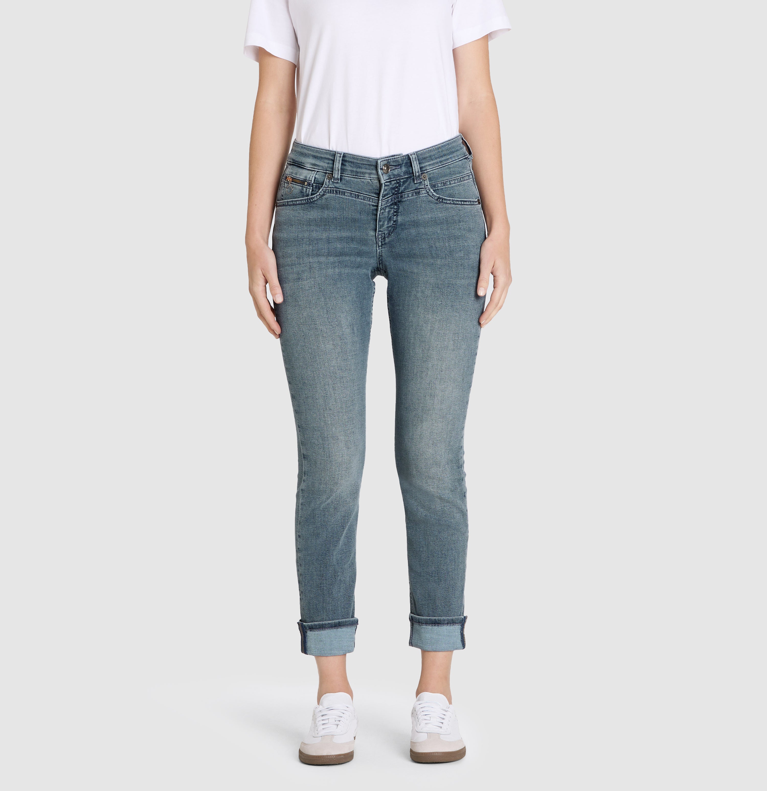 Slim fit in a light lyocell blend. | RICH SLIM hem glam | greyish midblue | Front view of model