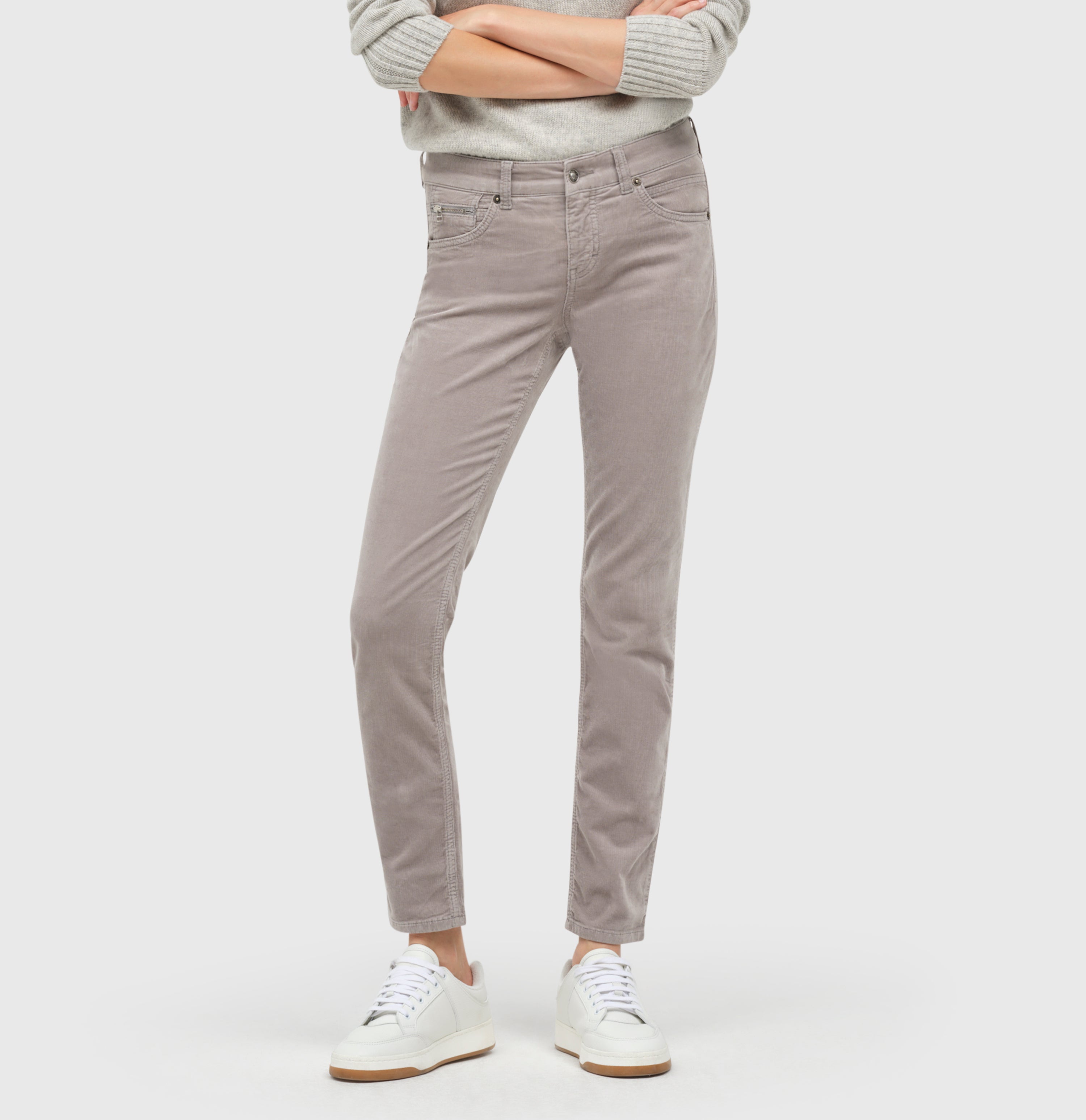 Slim cut trousers made of brilliantly coloured baby corduroy. | SLIM | light ash grey PPT | Side view of model