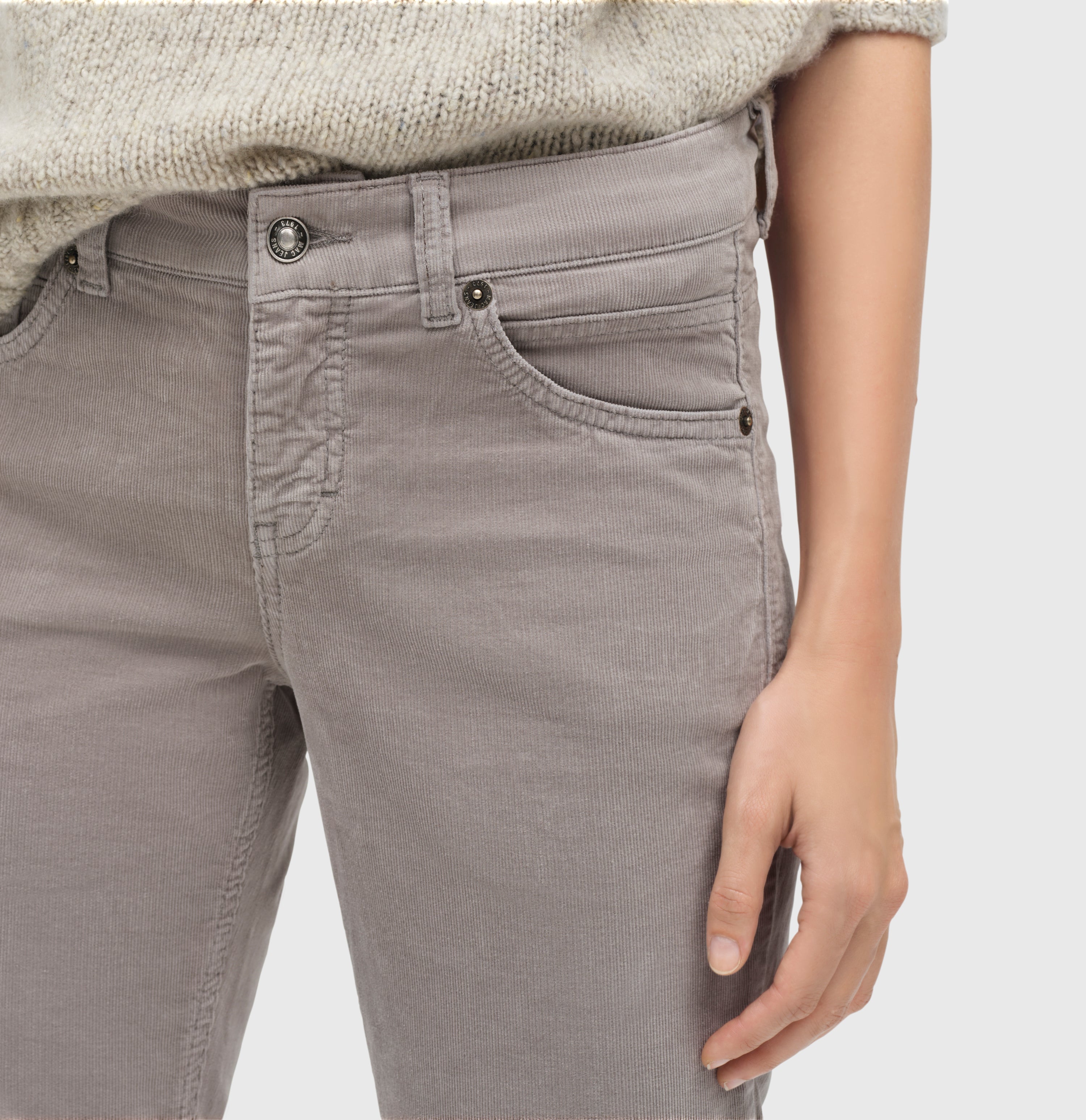 Slim cut trousers made of brilliantly coloured baby corduroy. | SLIM | light ash grey PPT | Detailed view 2 of model