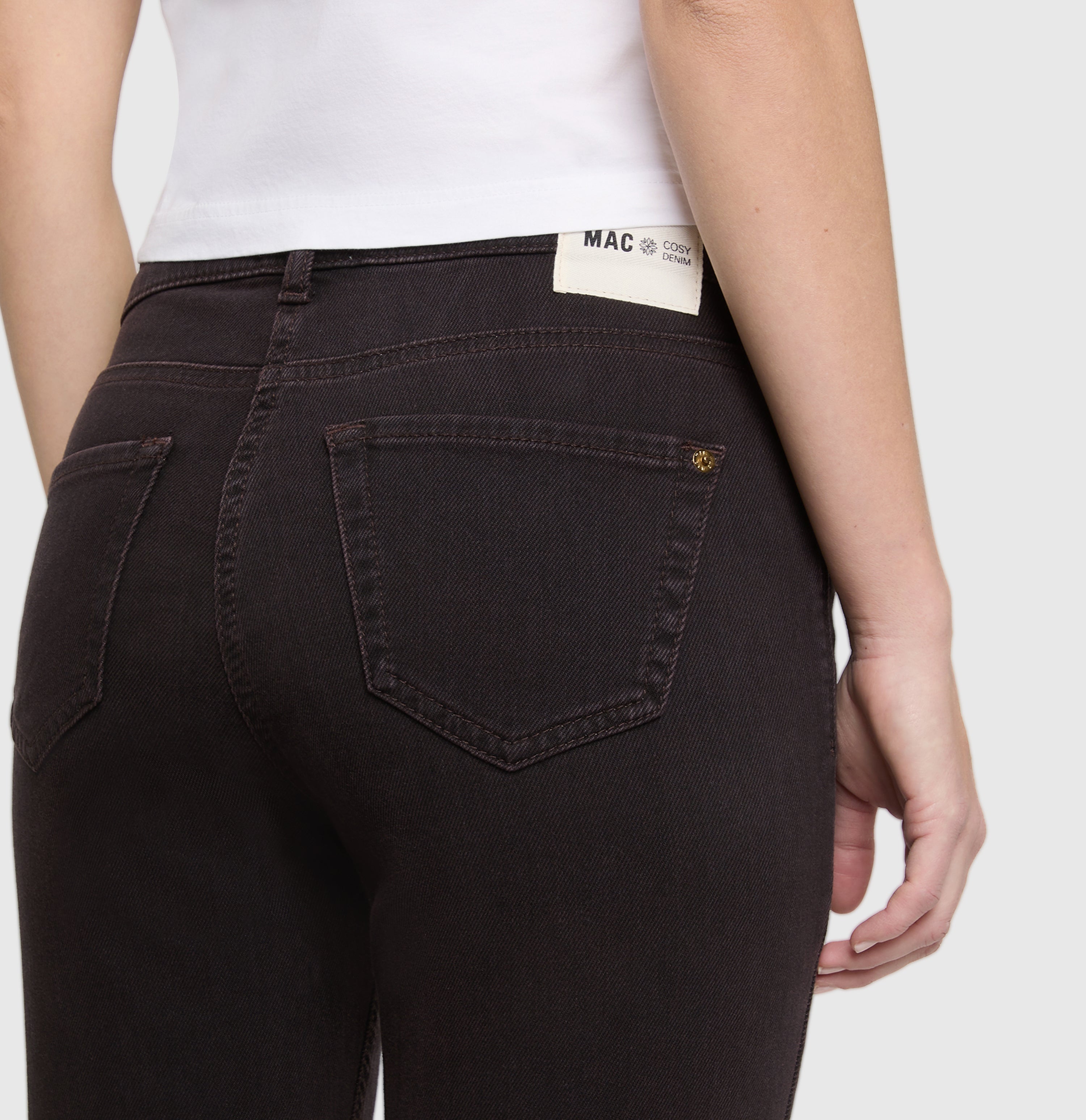 Slim thermal jeans jeans with zip detail. | SLIM | brown overdye black | Detailed view 2 of model