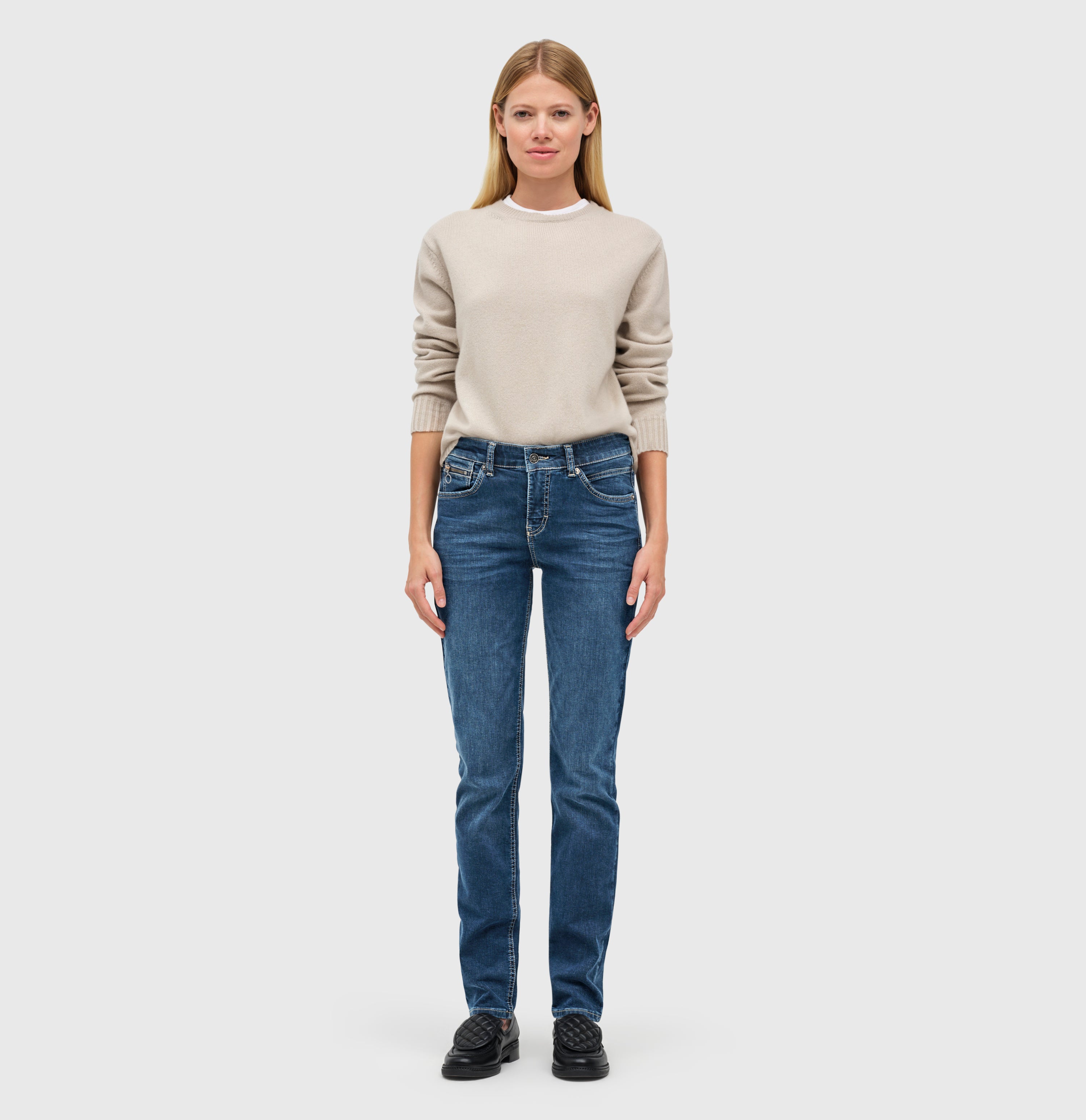 Slim, comfortable jeans with zip detail. | S-NAME | S-FBBZ | Full-body of model
