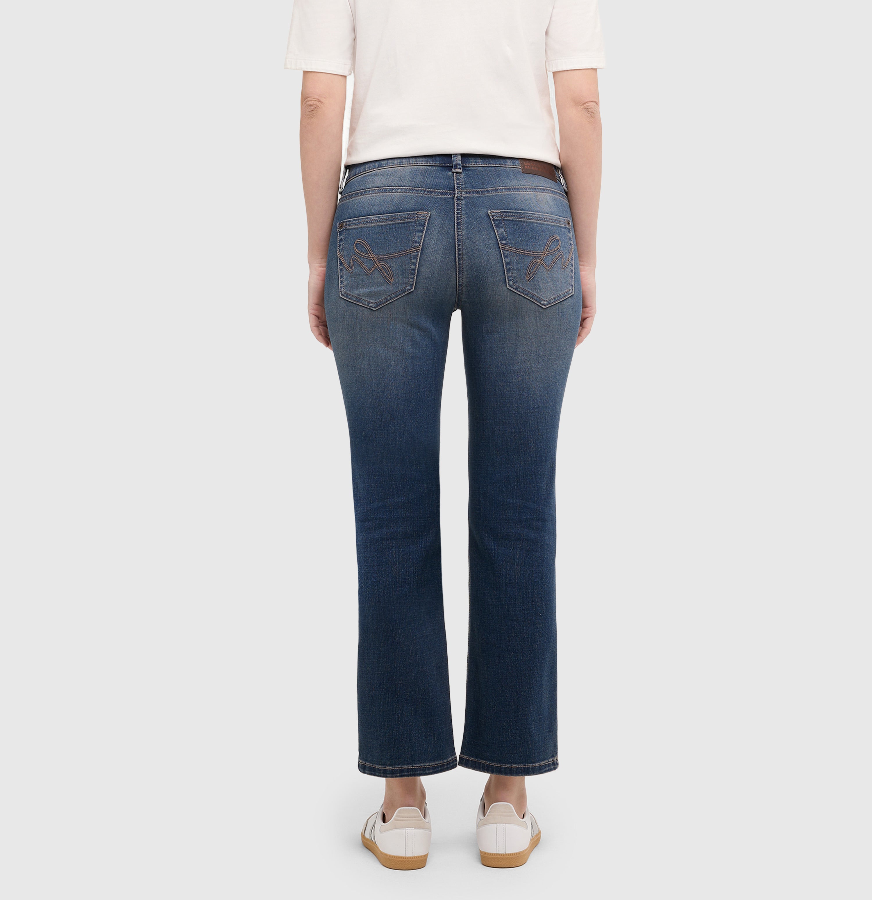 Slim fit made from light denim. | CARRIE straight | stormy midblue brown | Back view of model