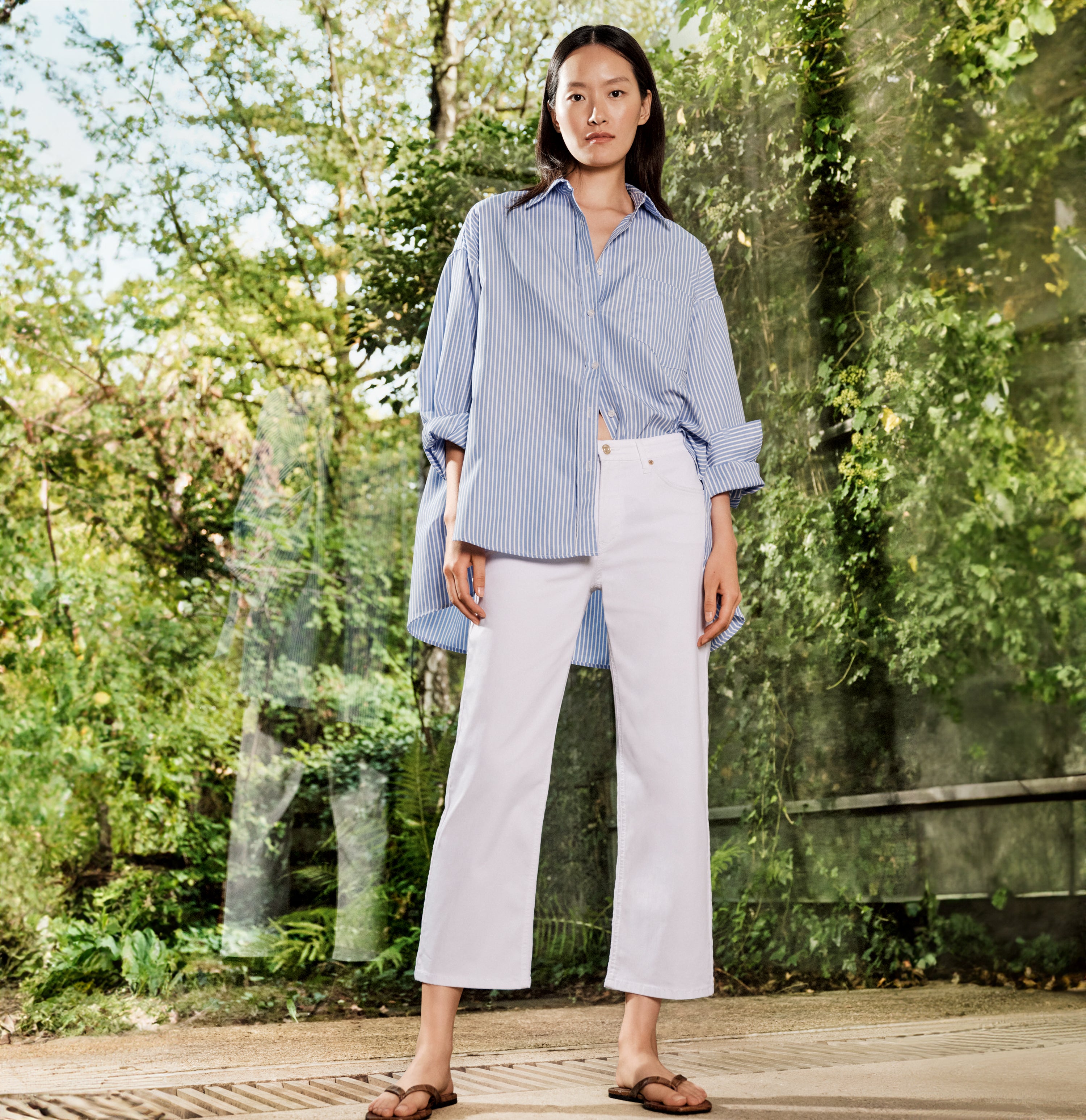 Culotte made of summery lightweight denim. | CULOTTE | white denim | Campaign image