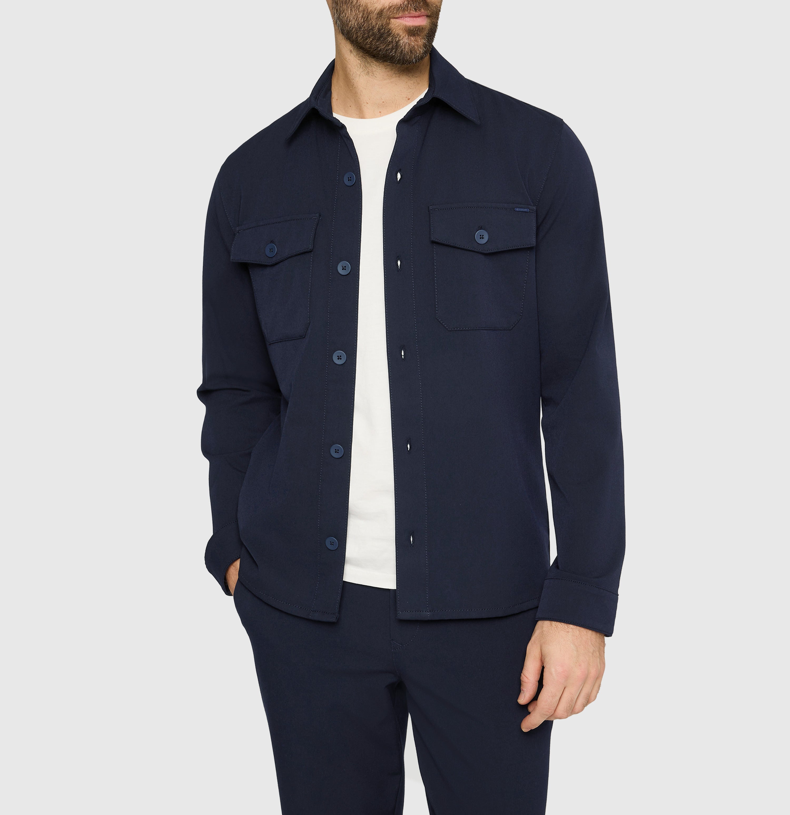 Overshirt made of CARBONIUM® gabardine. | Overshirt | midnight blue | Front view of model
