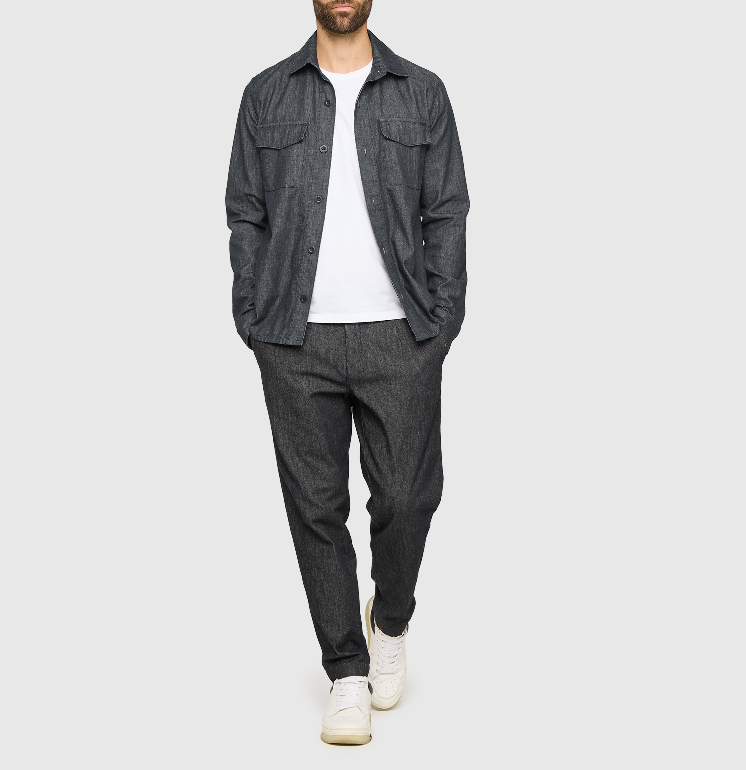 Modern overjacket with cashmere content. | Overjacket | rinsed deep blue | Side view of model