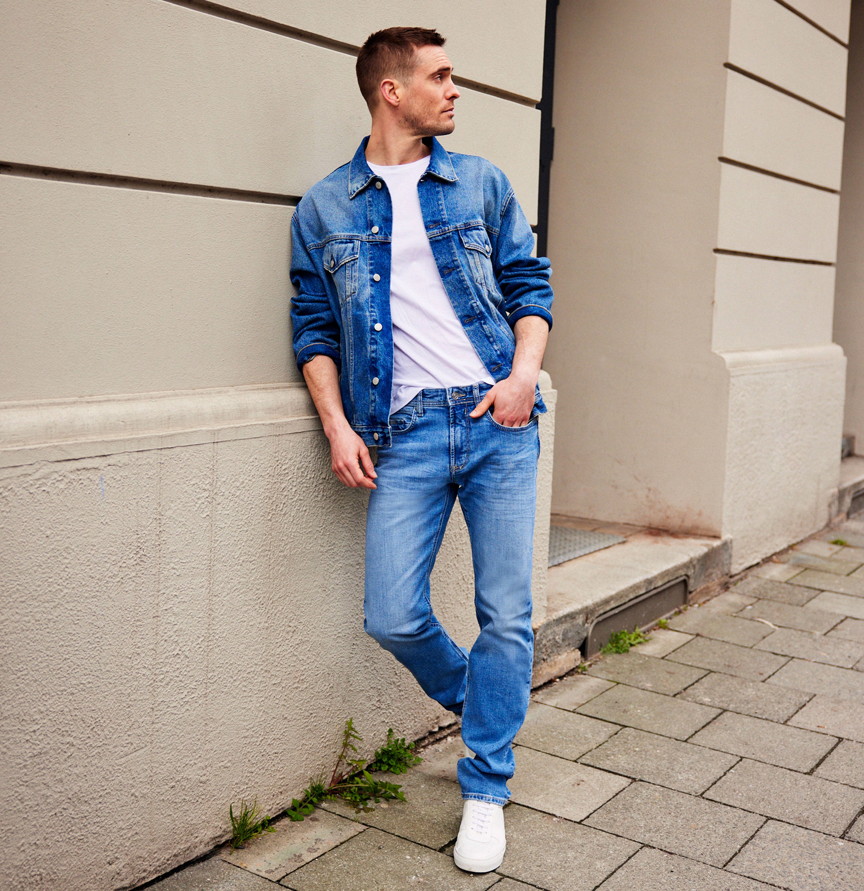 Regular fit with an authentic look. | Ben | authentic blue stonewash | Full-body of model