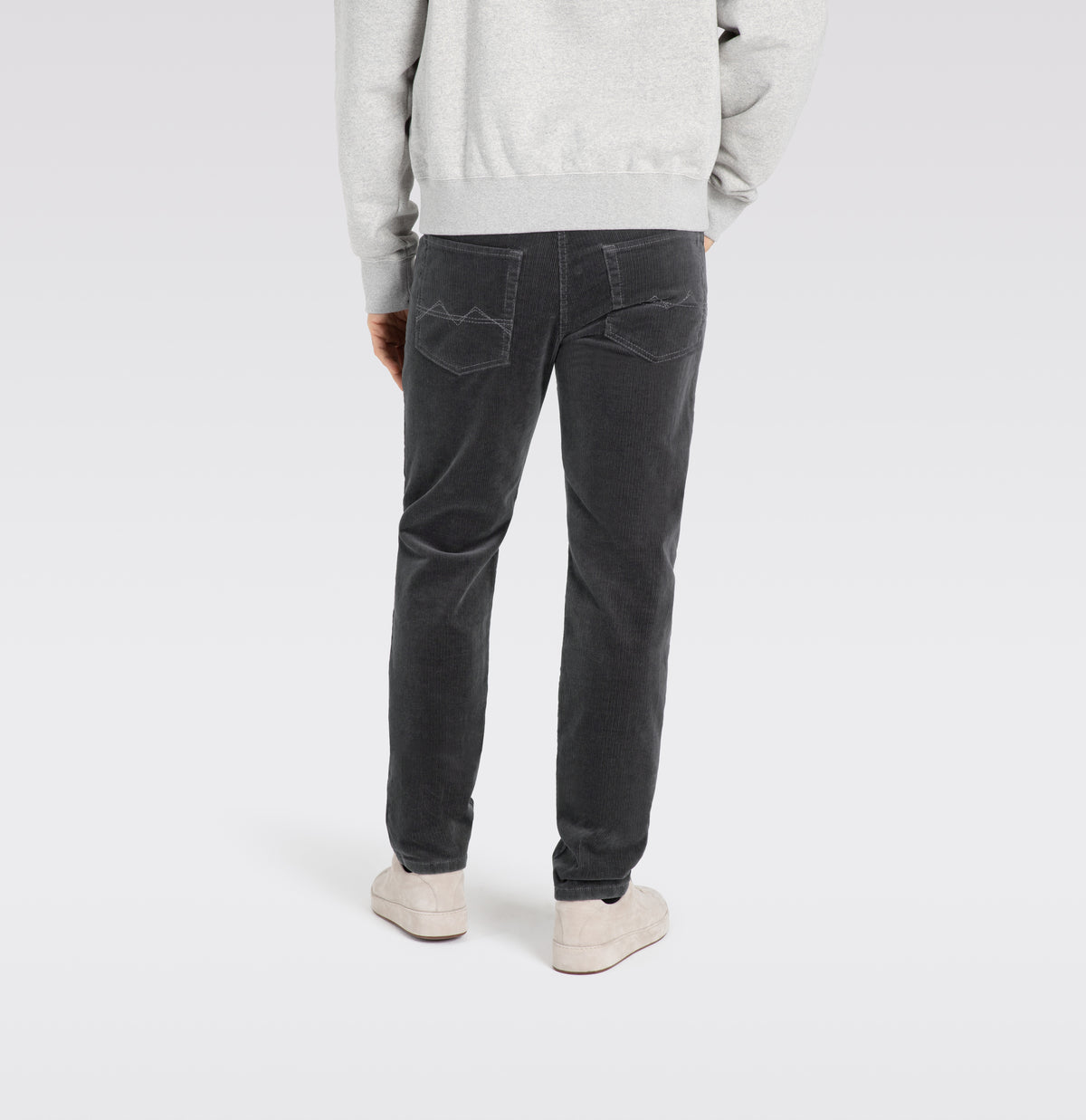 Modern fit made from soft, elastic fine corduroy. | Arne | rubber | Back view of model