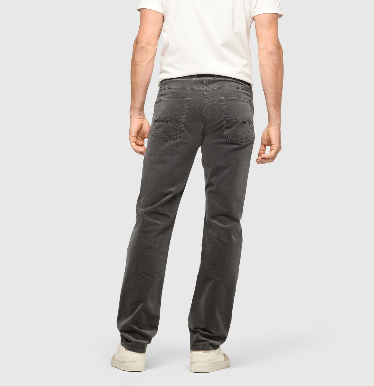 Modern fit made from soft, elastic fine corduroy. | Arne | rubber | Back view of model