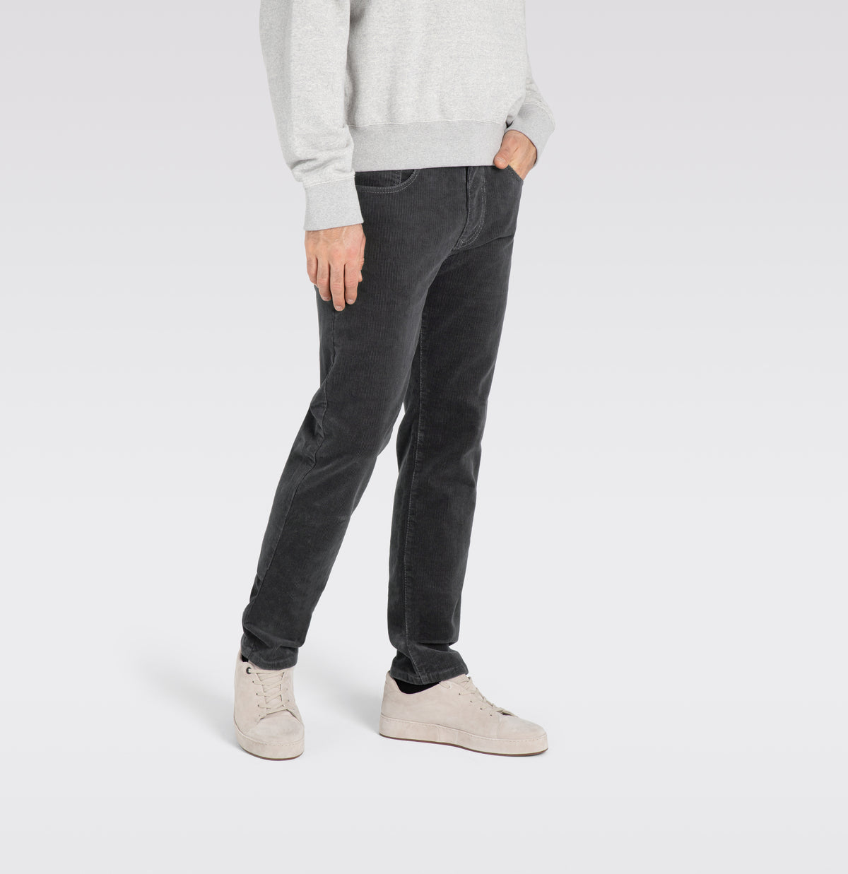 Modern fit made from soft, elastic fine corduroy. | Arne | rubber | Detailed view 2 of model