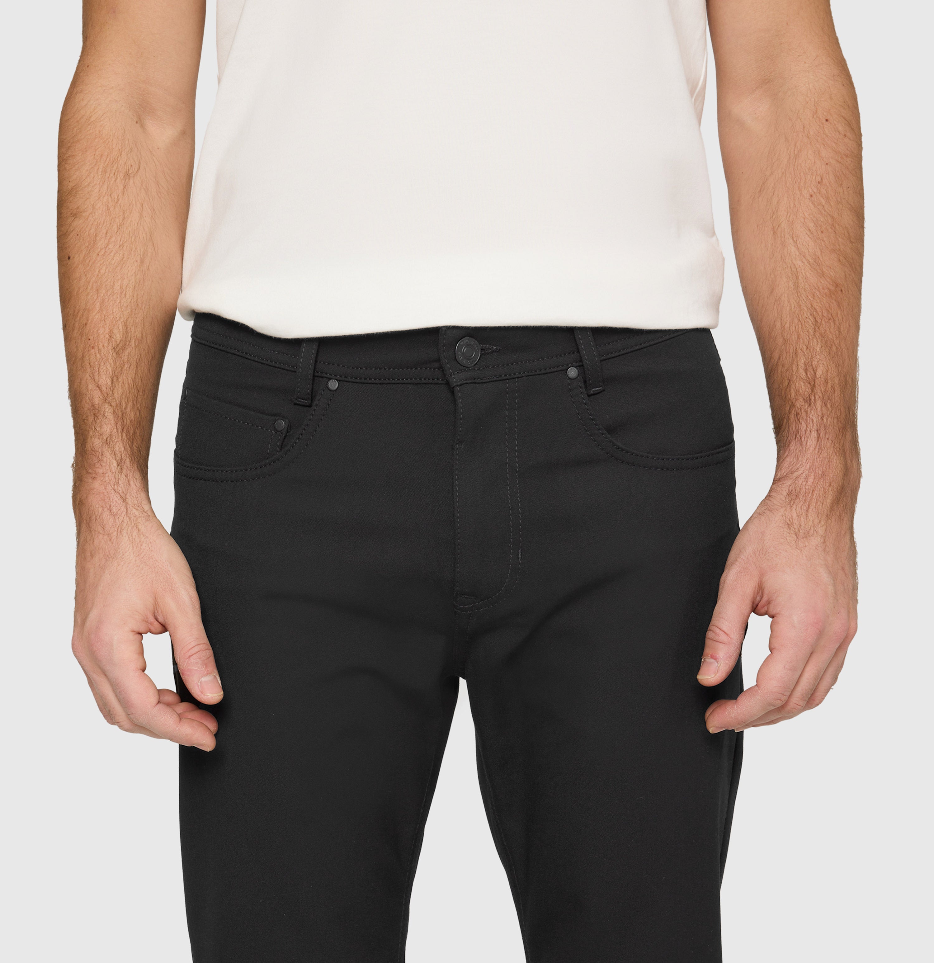 Modern fit made from CARBONIUM® gabardine. | Arne | power black | Detailed view 3 of model