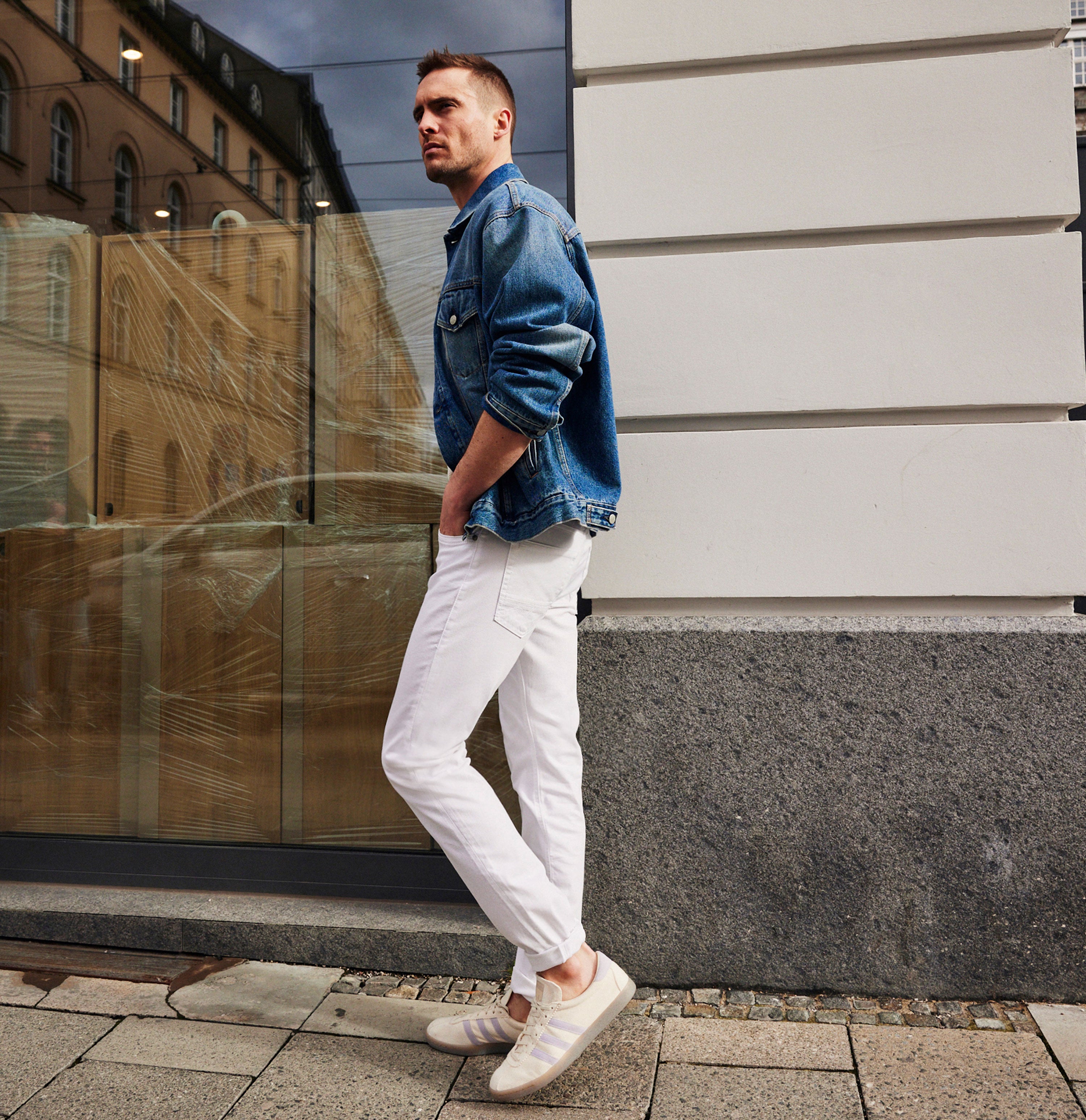 | Arne Pipe | white denim | Campaign image 2