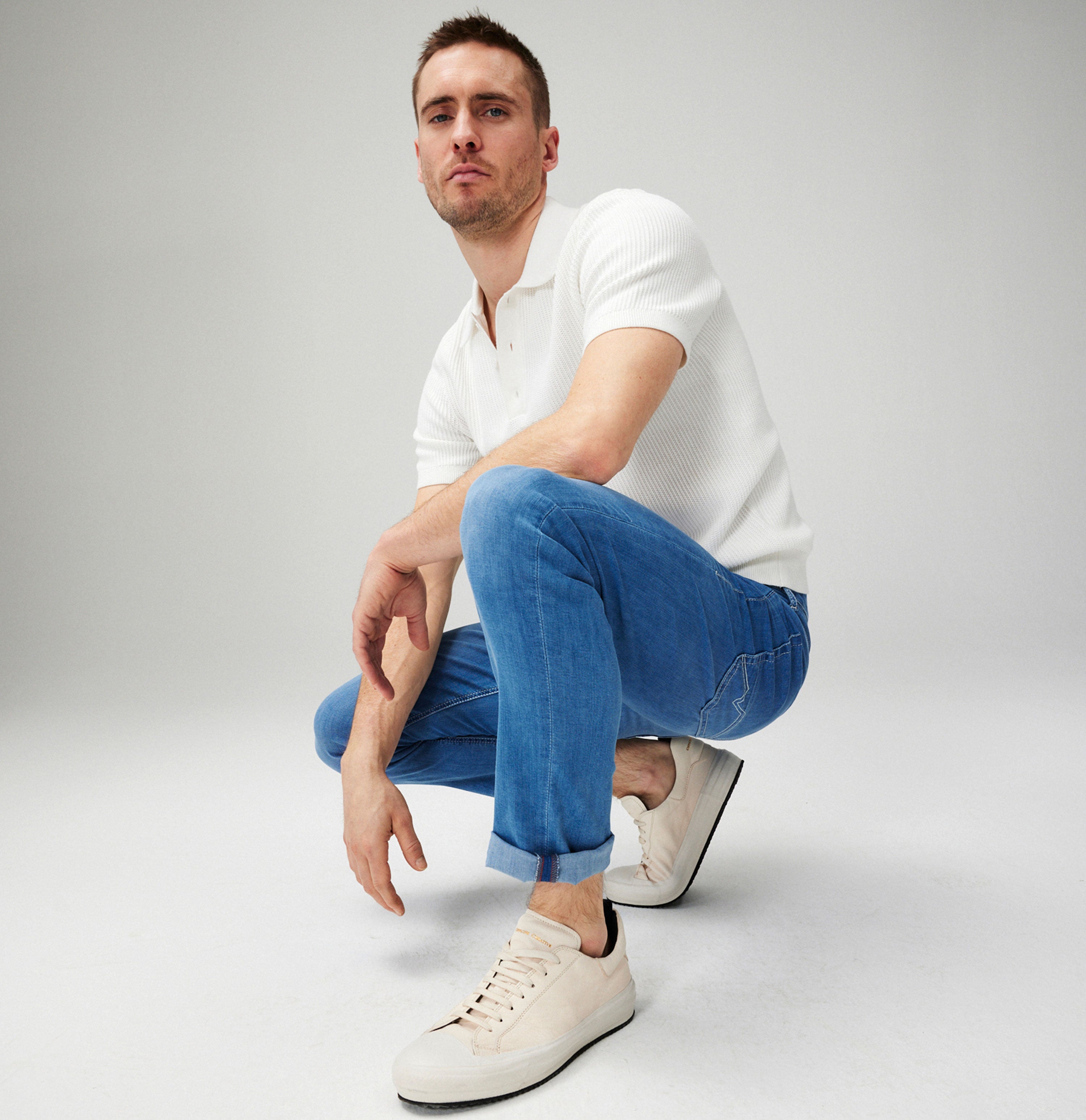 Modern fit made from lightweight denim. | Arne Pipe | light blue authentic wash | Campaign image 3