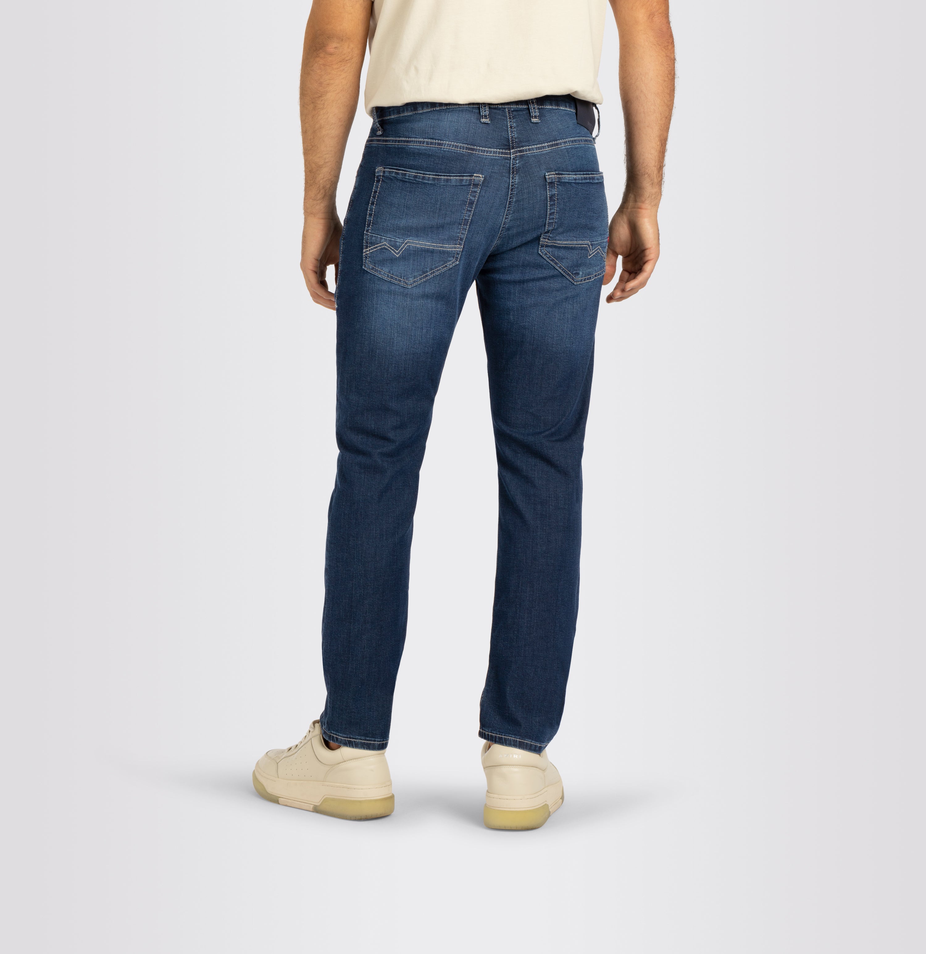 Slim jeans made of summery lightweight denim. | Arne Pipe | deep blue authentic wash | Back view of model
