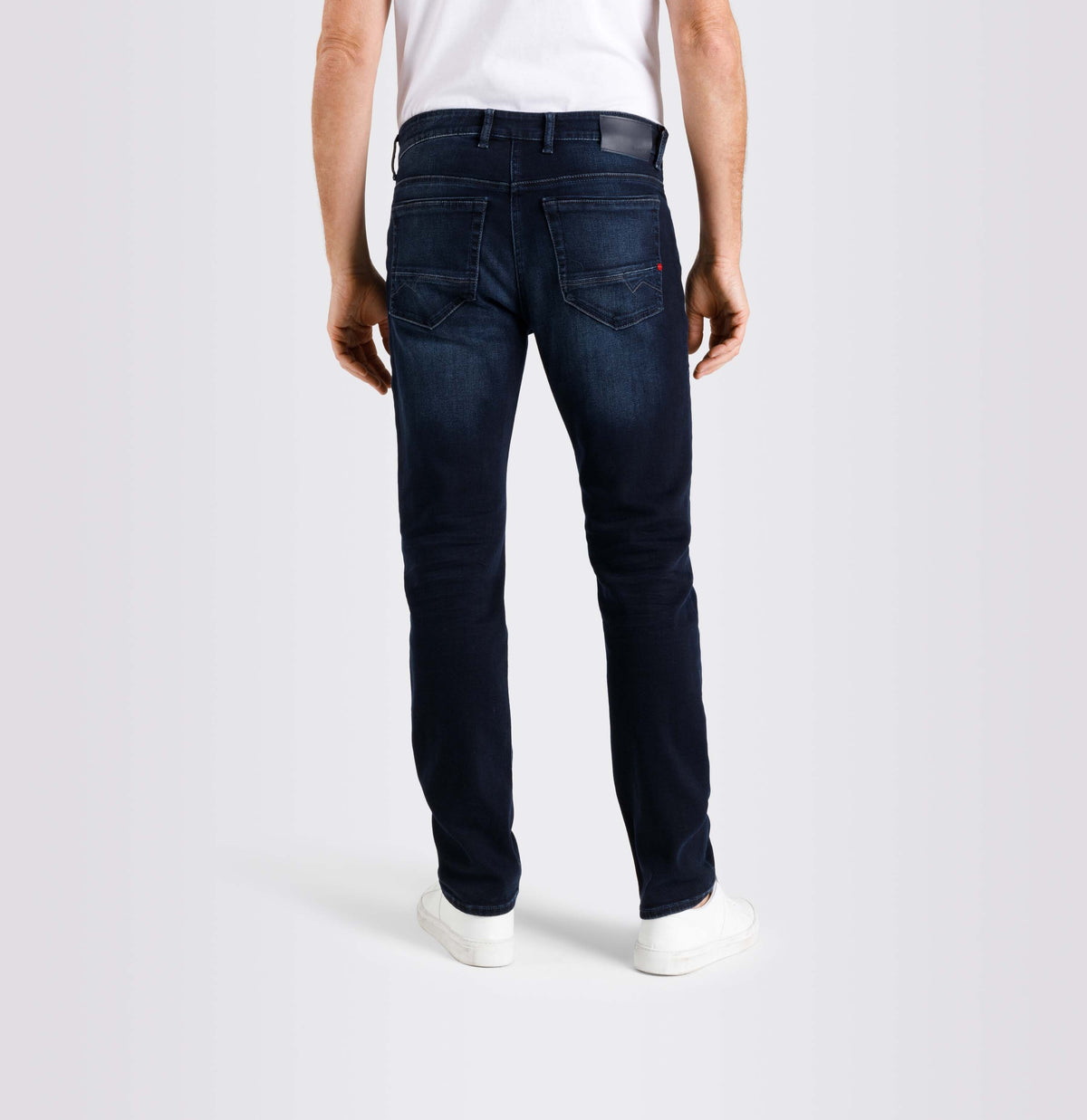 Slim driver jeans with a vintage look. | Arne Pipe | blue black 3D authentic | Back view of model