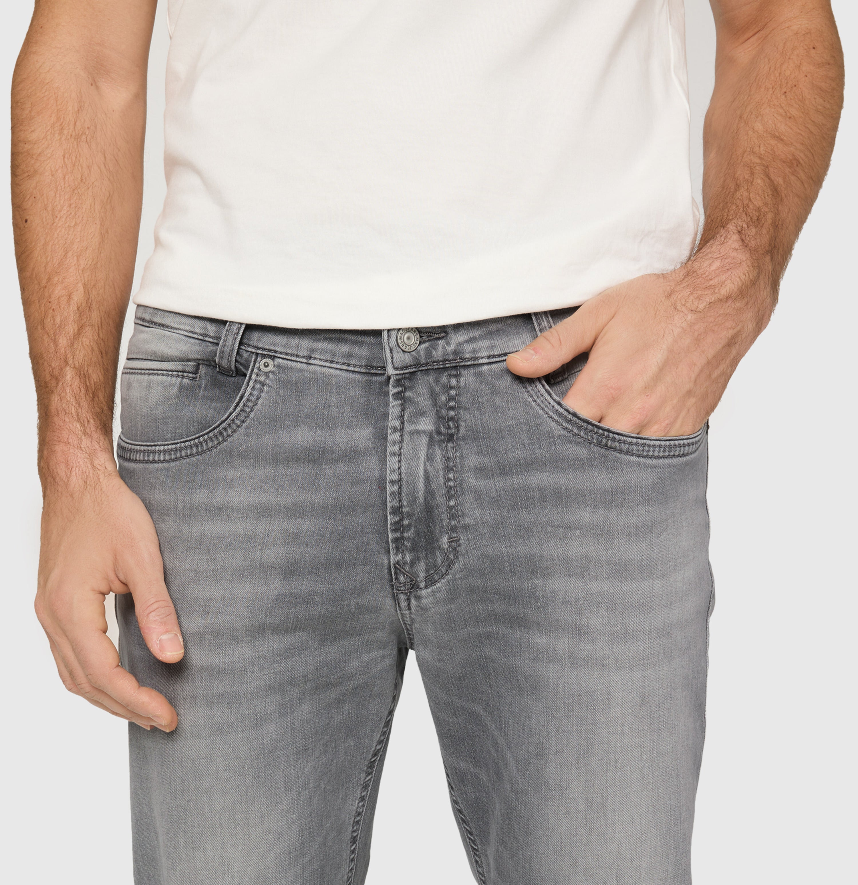 Slim driver jeans with a vintage look. | Arne Pipe | authentic summer grey | Detailed view 2 of model