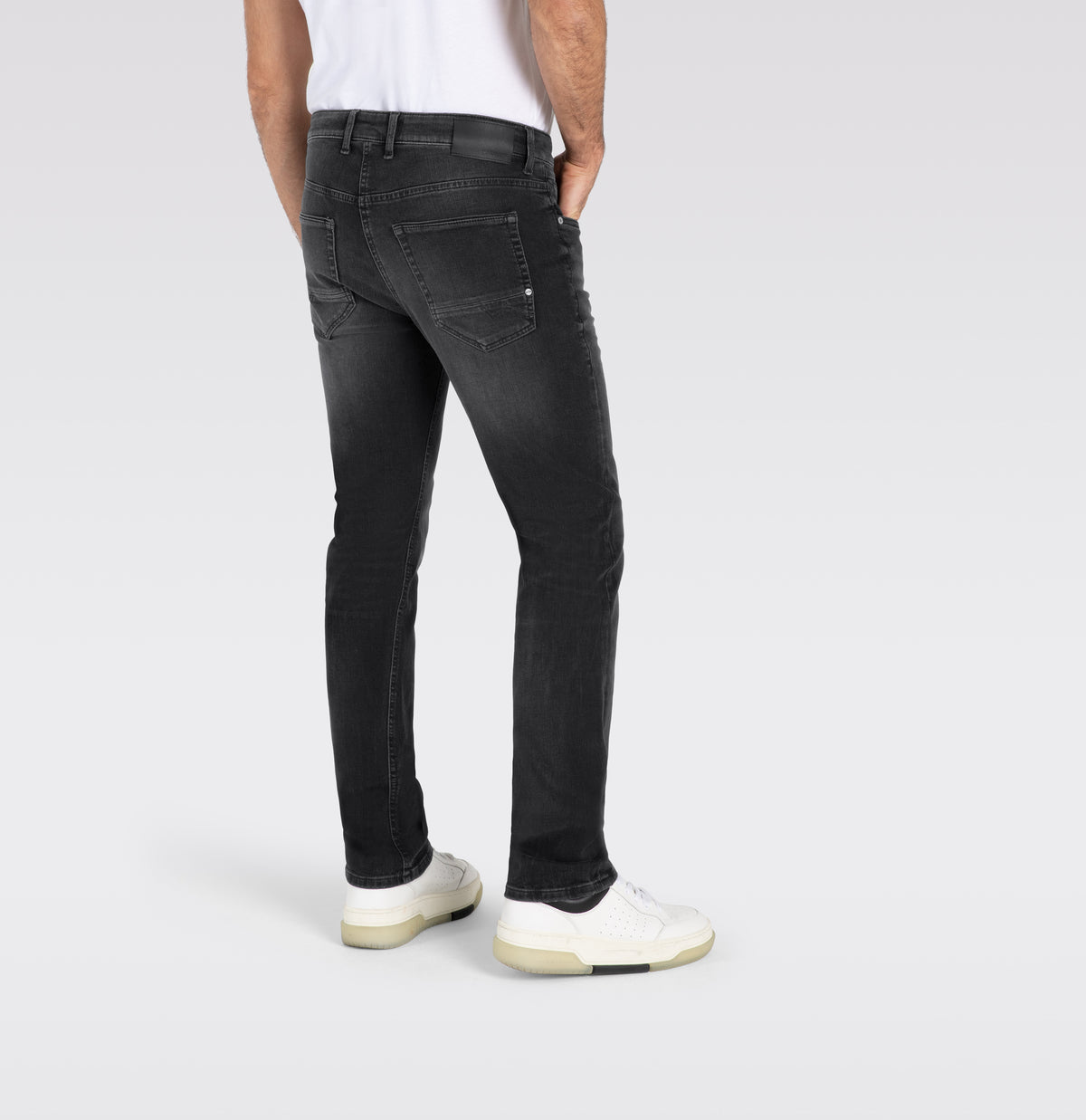 Slim driver jeans with a vintage look. | Arne Pipe | black black authentic used | Detailed view 2 of model