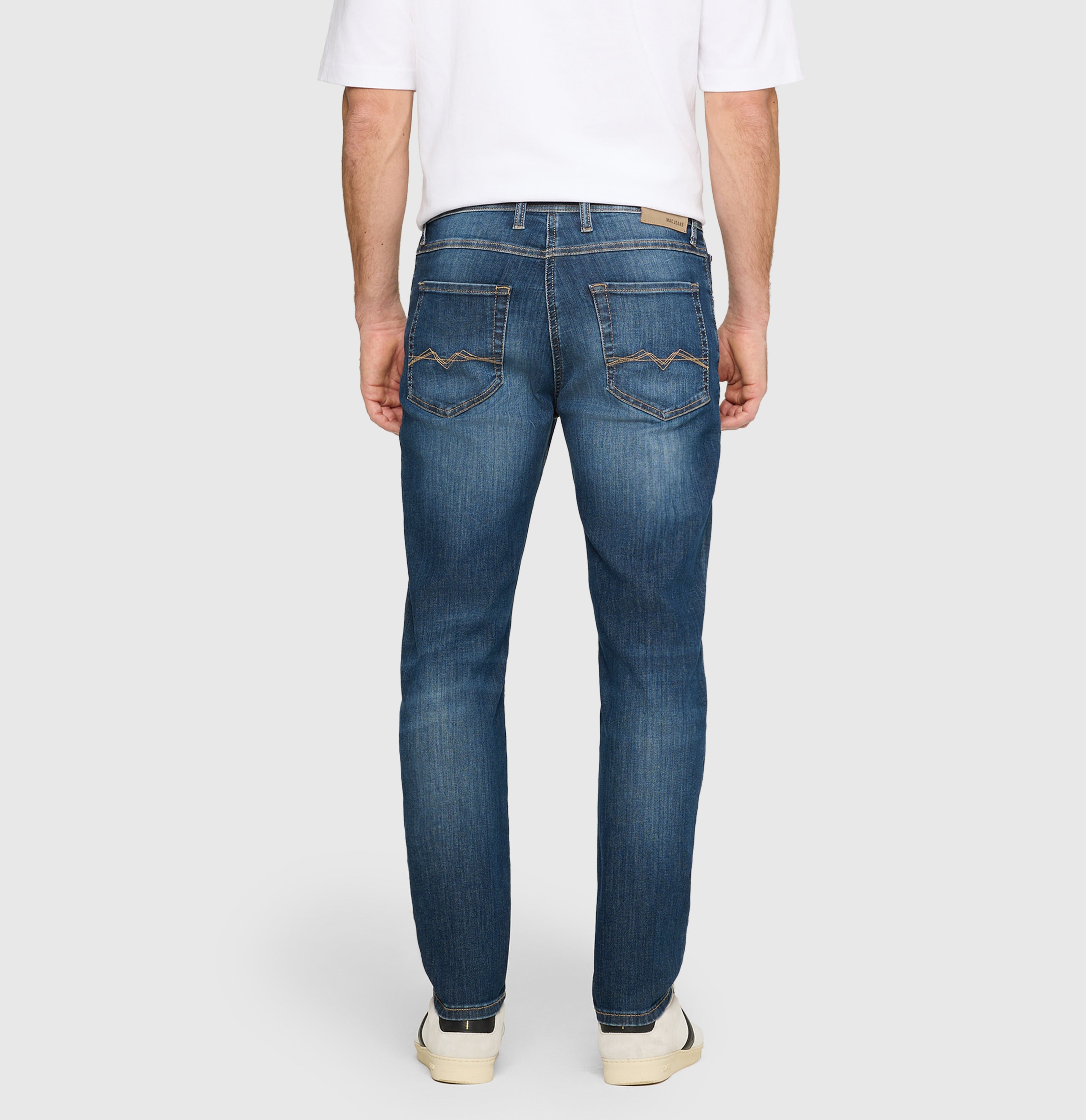 Light driver jeans with high elasticity. | Driver Jeans | history blue light used | Back view of model