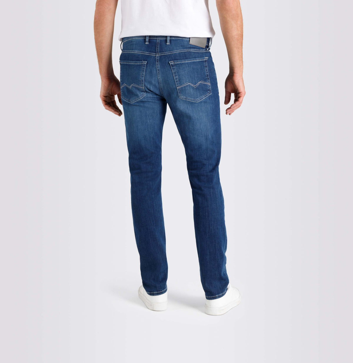 Ultimate driver’s jeans with a slim cut. | Driver Jeans | deep blue vintage wash | Back view of model
