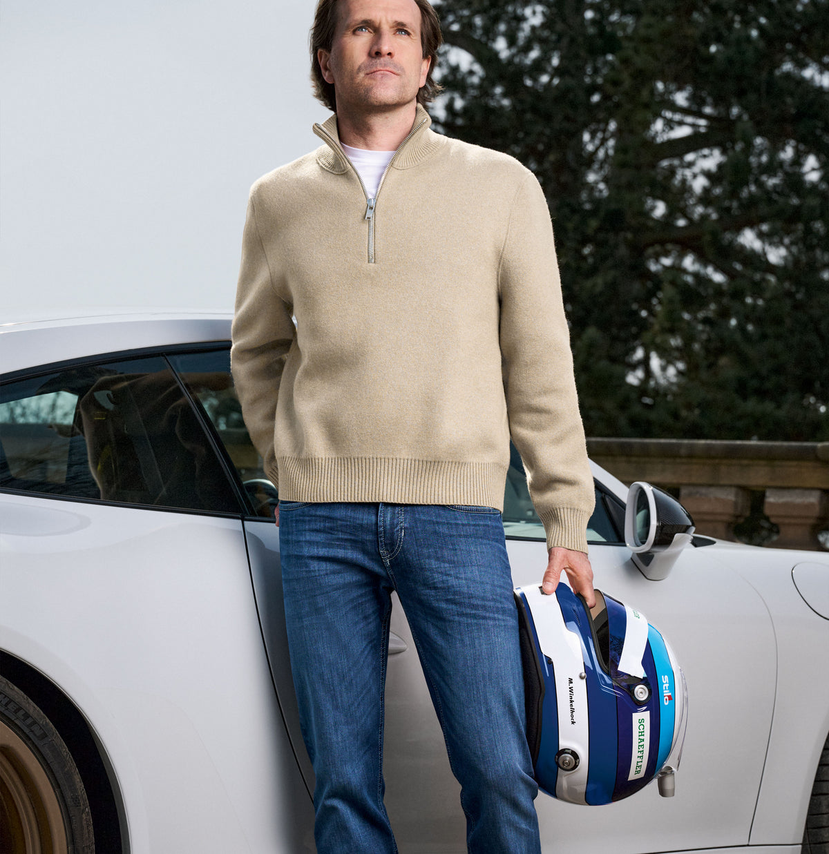 Ultimate driver’s jeans with a slim cut. | Driver Jeans | deep blue vintage wash | Full-body of model