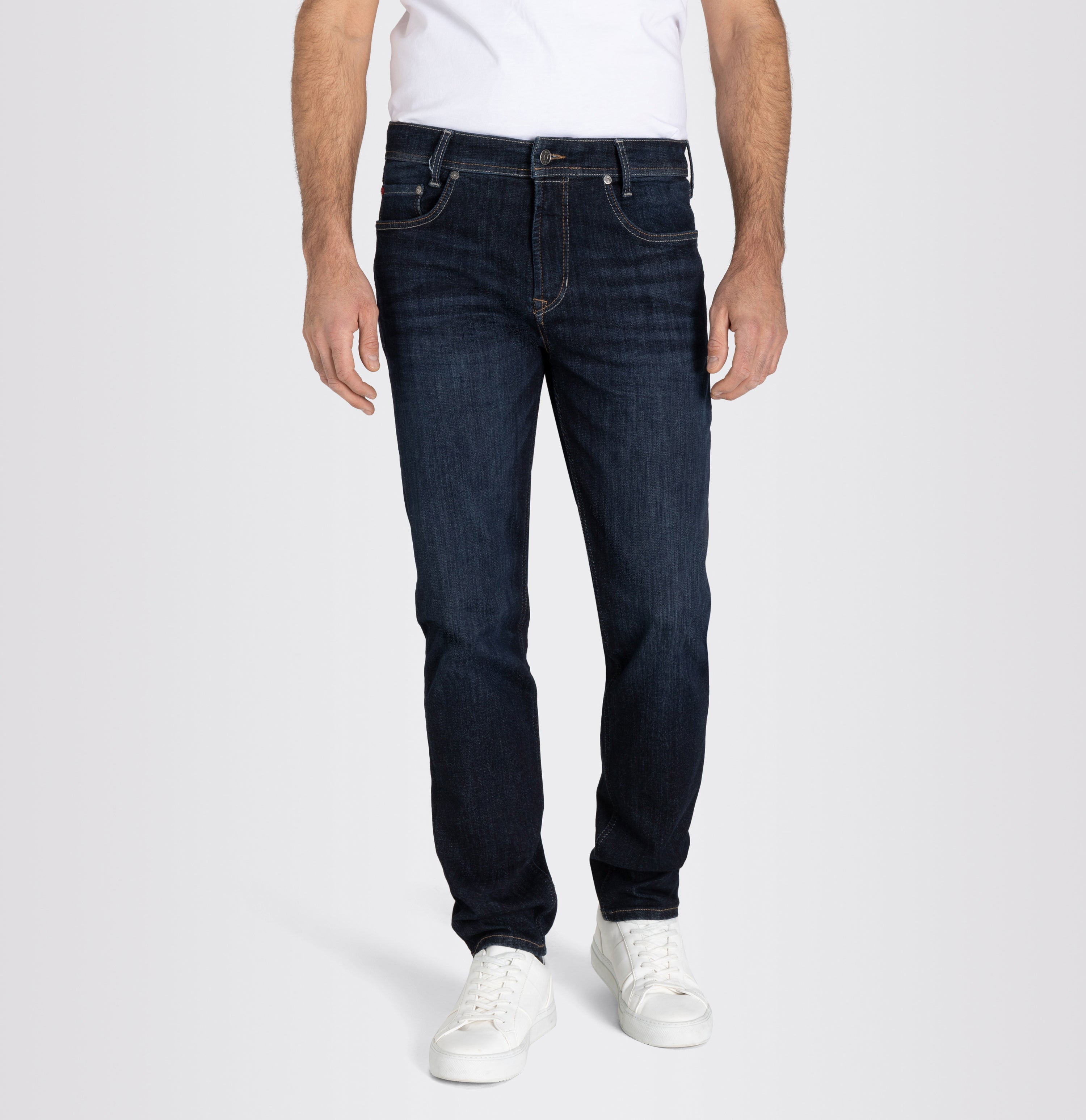 Driver jeans made of highly elastic denim. | Driver Jeans | rinsed wash 3D | Front view of model