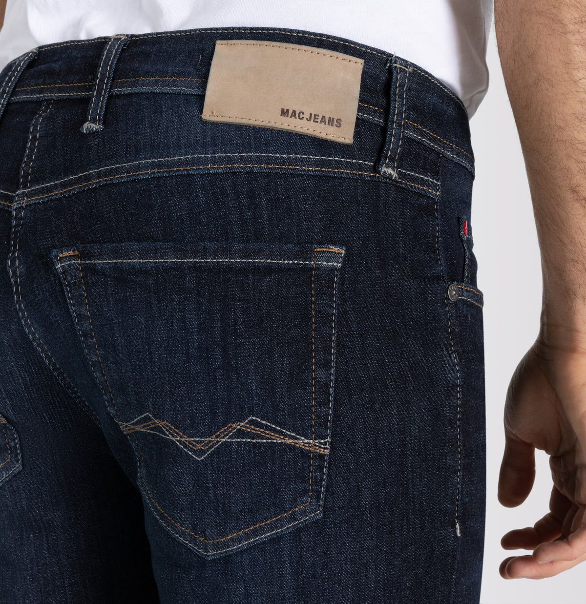 Ultimate driver’s jeans with a slim cut. | Driver Jeans | rinsed wash 3D | Detailed view 2 of model