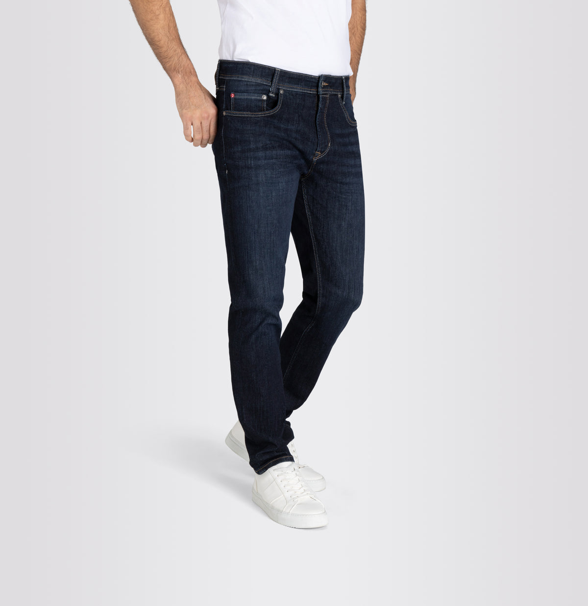 Ultimate driver’s jeans with a slim cut. | Driver Jeans | rinsed wash 3D | Detailed view 3 of model