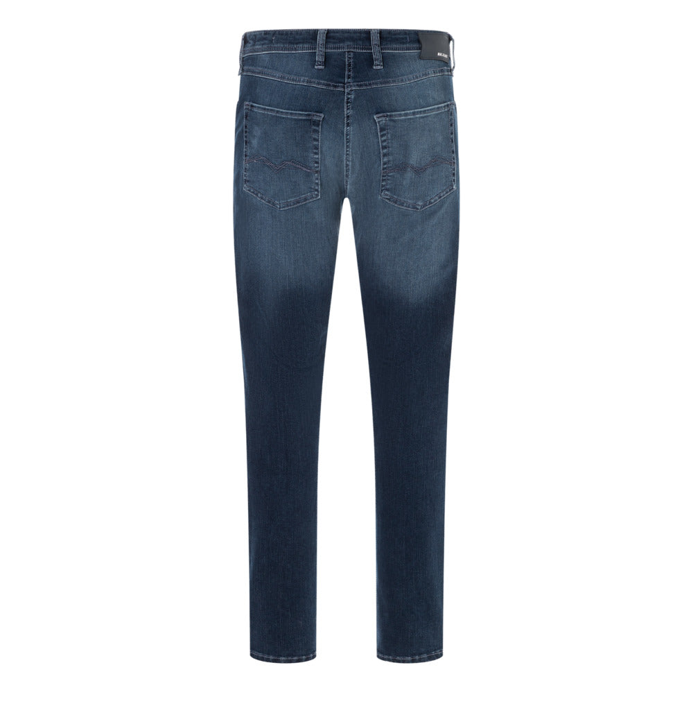 Ultimate driver’s jeans with a slim cut. | Driver Jeans | blue black authentic wash | Back view of bust