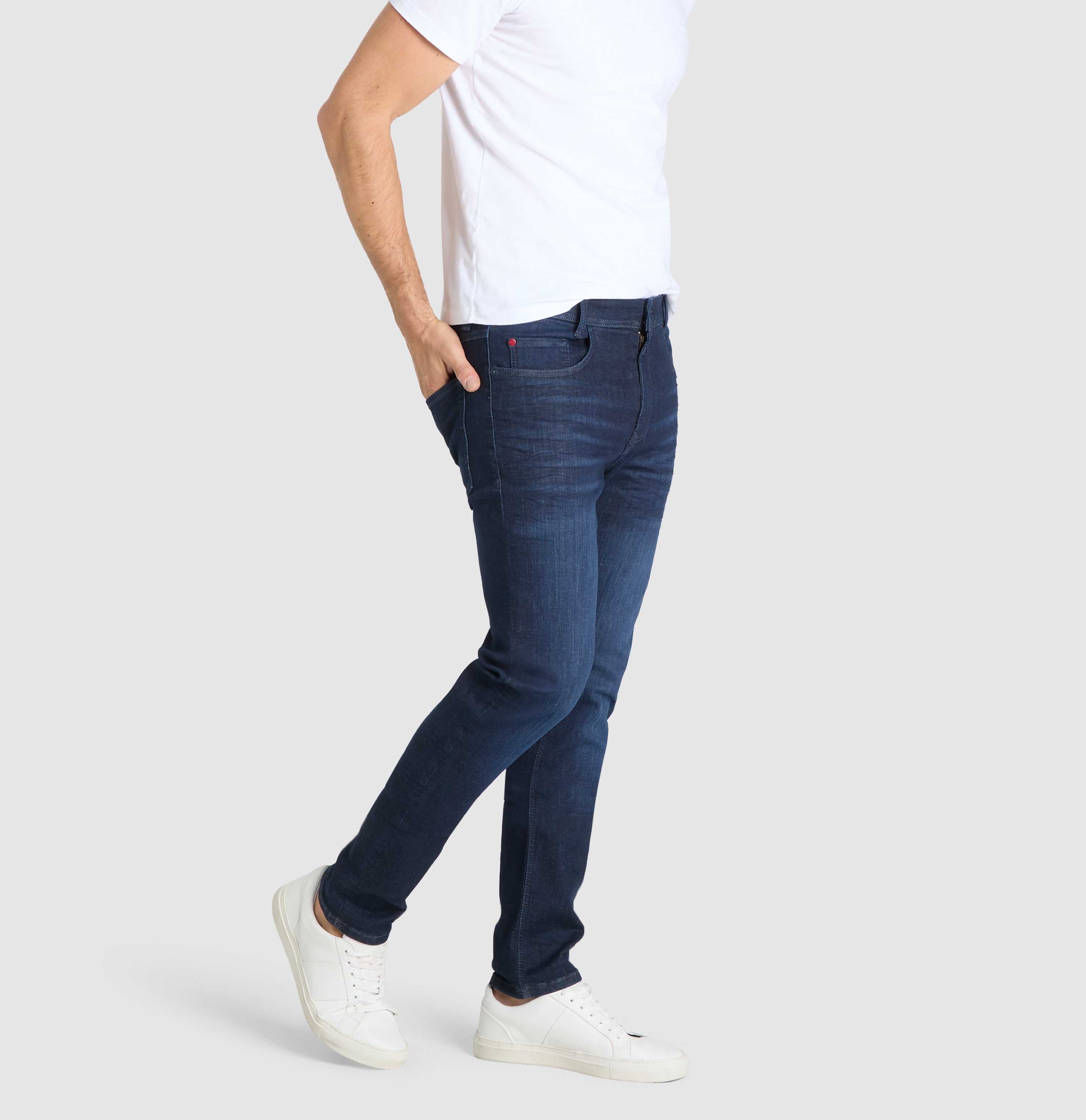 Ultimate driver jeans with a slim cut. | Driver Jeans | dark indigo used | Front view of model