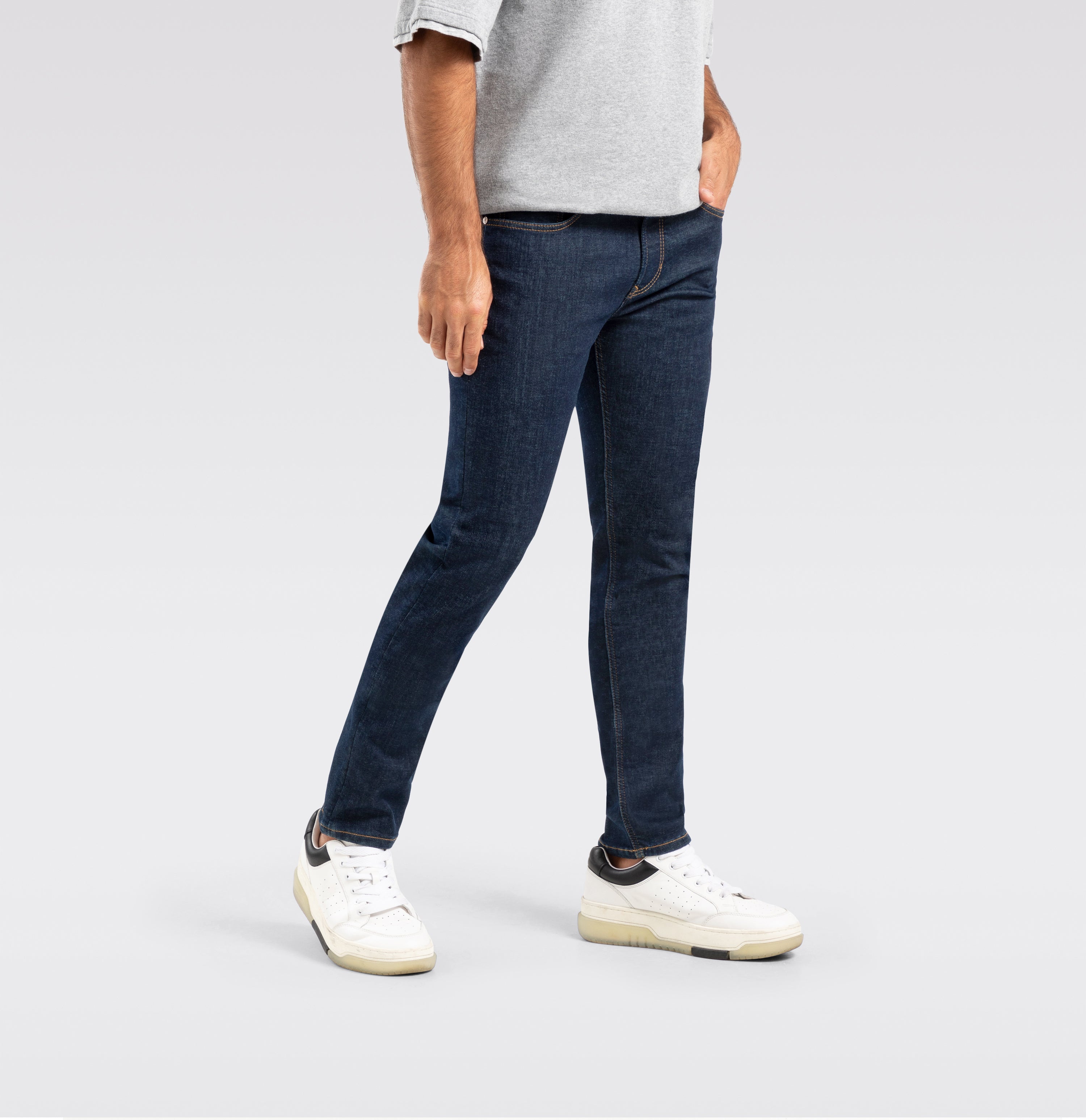 Ultimate driver jeans with a slim cut. | Driver Jeans | middark | Detailed view 2 of model