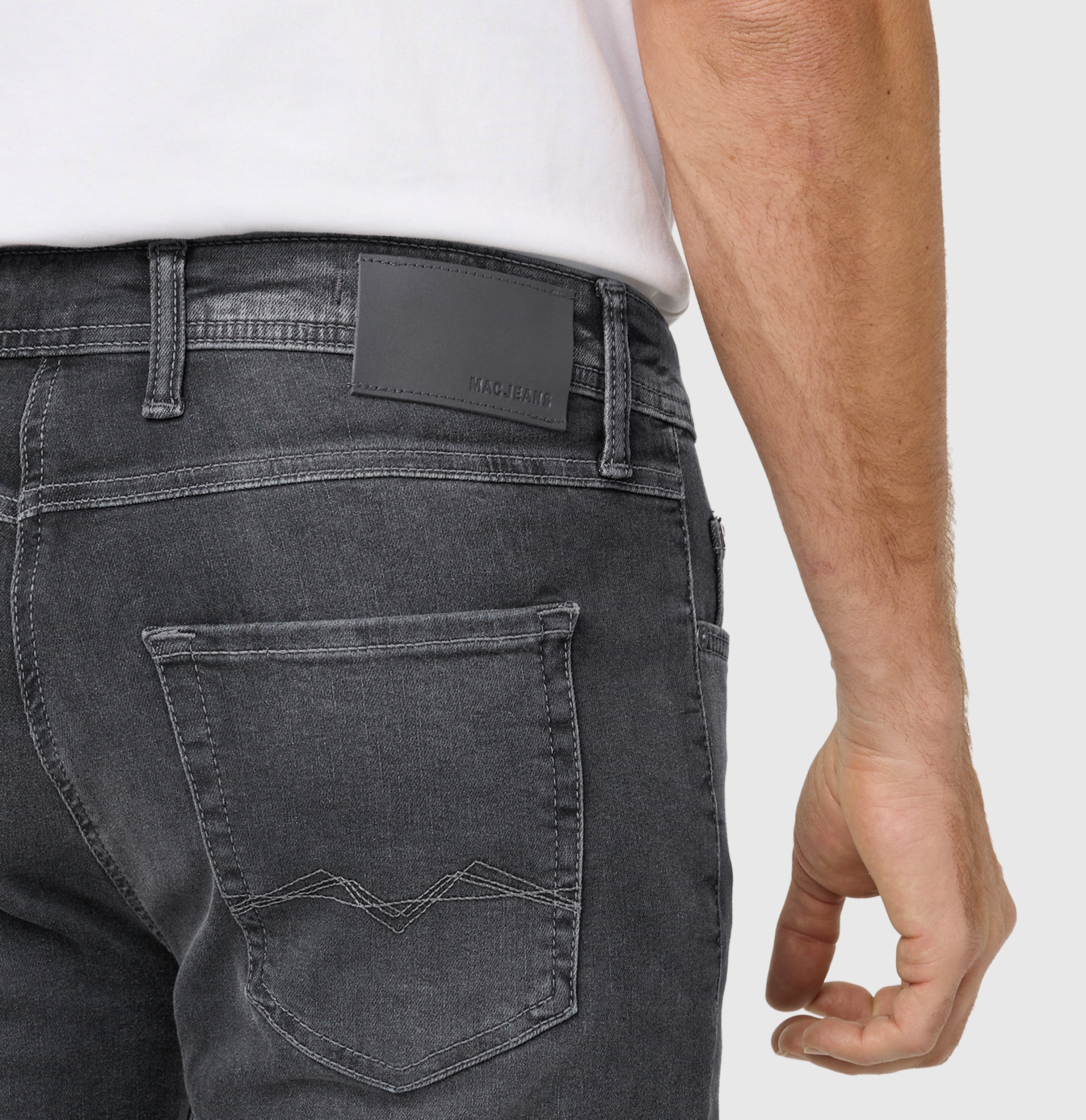 Ultimate driver’s jeans with a slim cut. | Driver Jeans | authentic mid grey used | Side view of model