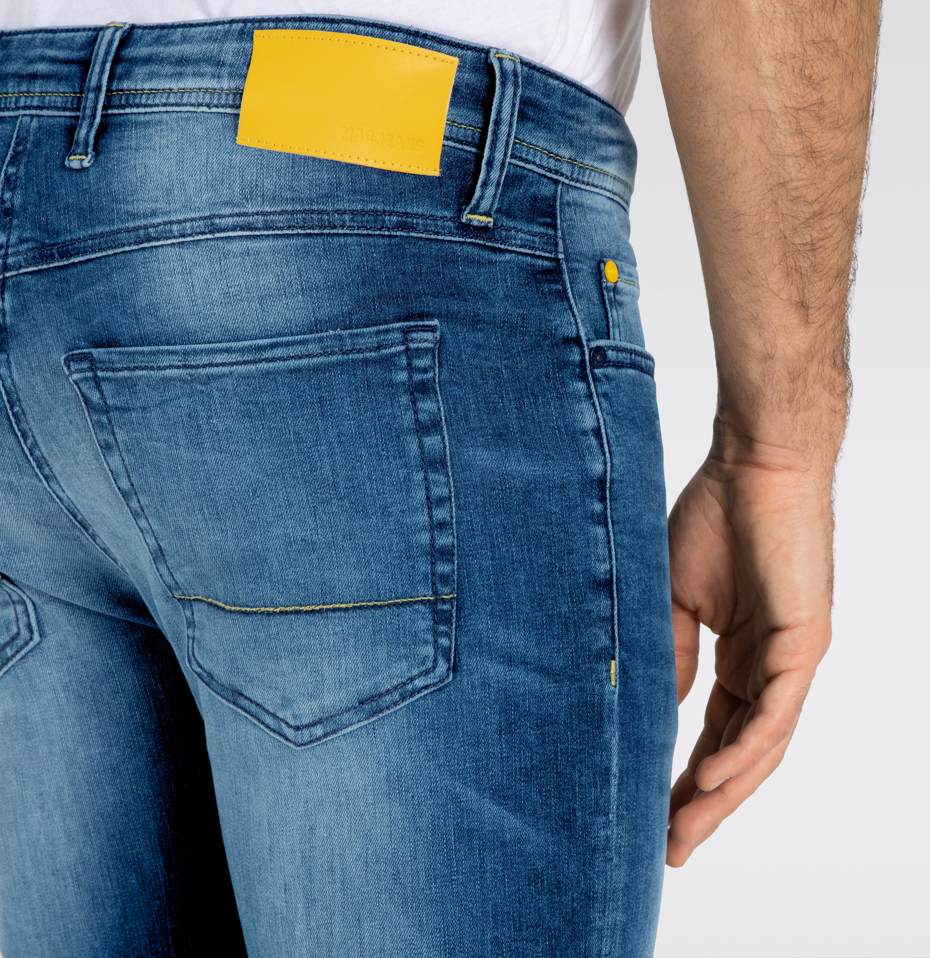 Ultimate driver jeans with high wearing comfort. | Driver Jeans | authentic dark blue used | Detailed view 3 of model