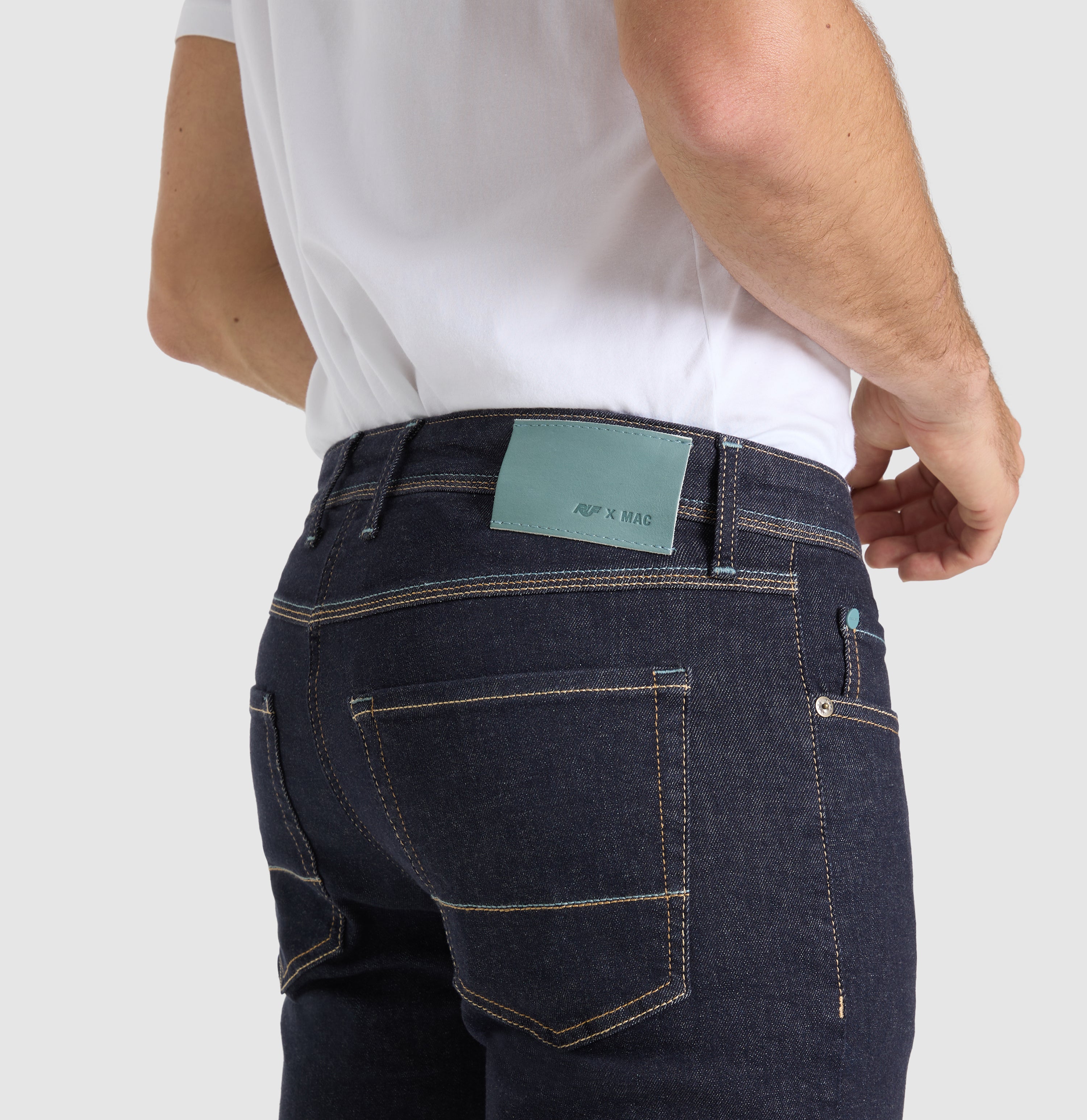 Ultimate driver jeans in a highly flexible material. | Driver Jeans | ever blue | Detailed view 3 of model