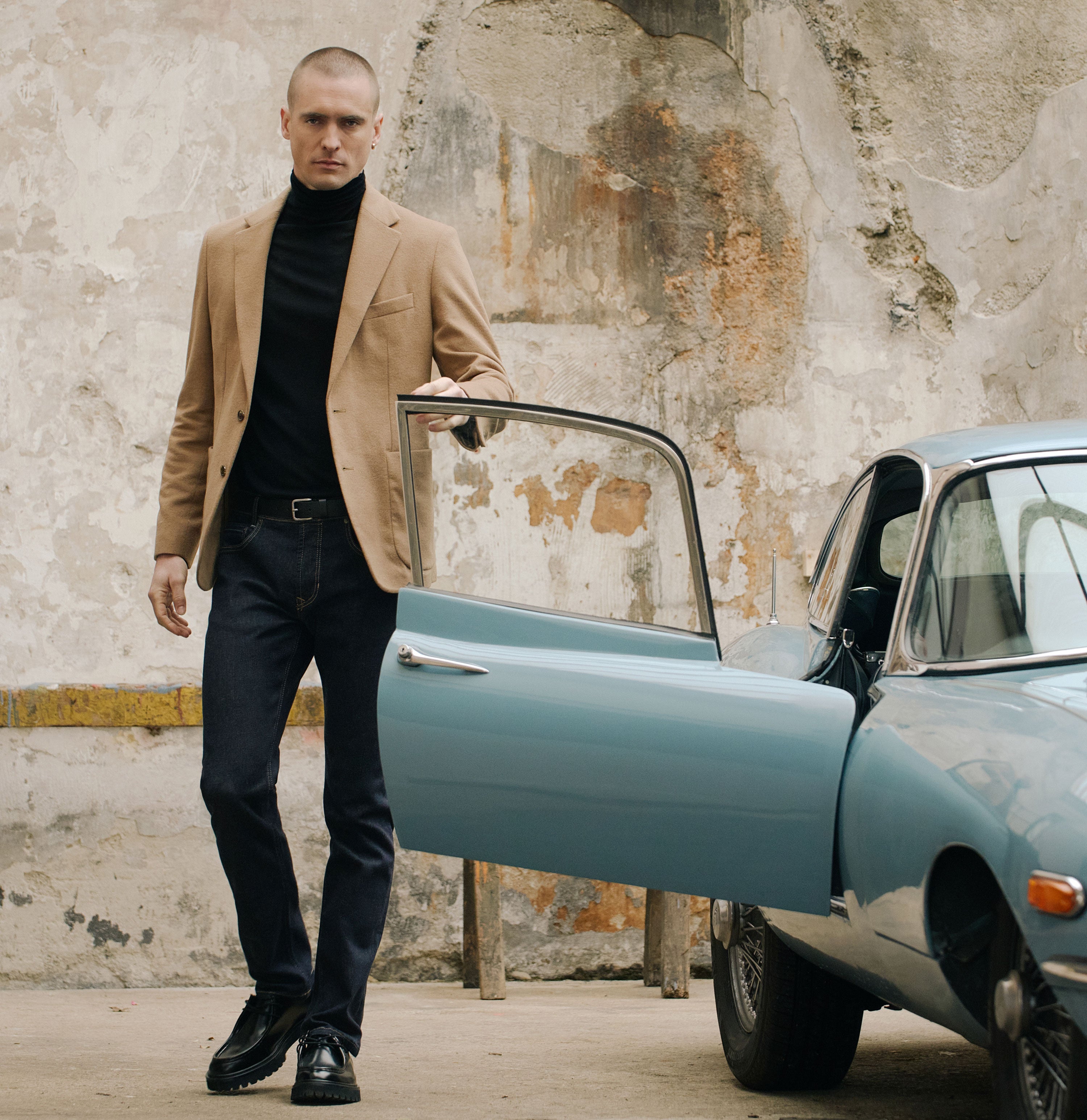 Ultimate driver jeans in a highly flexible material. | Driver Jeans | ever blue | Full-body of model