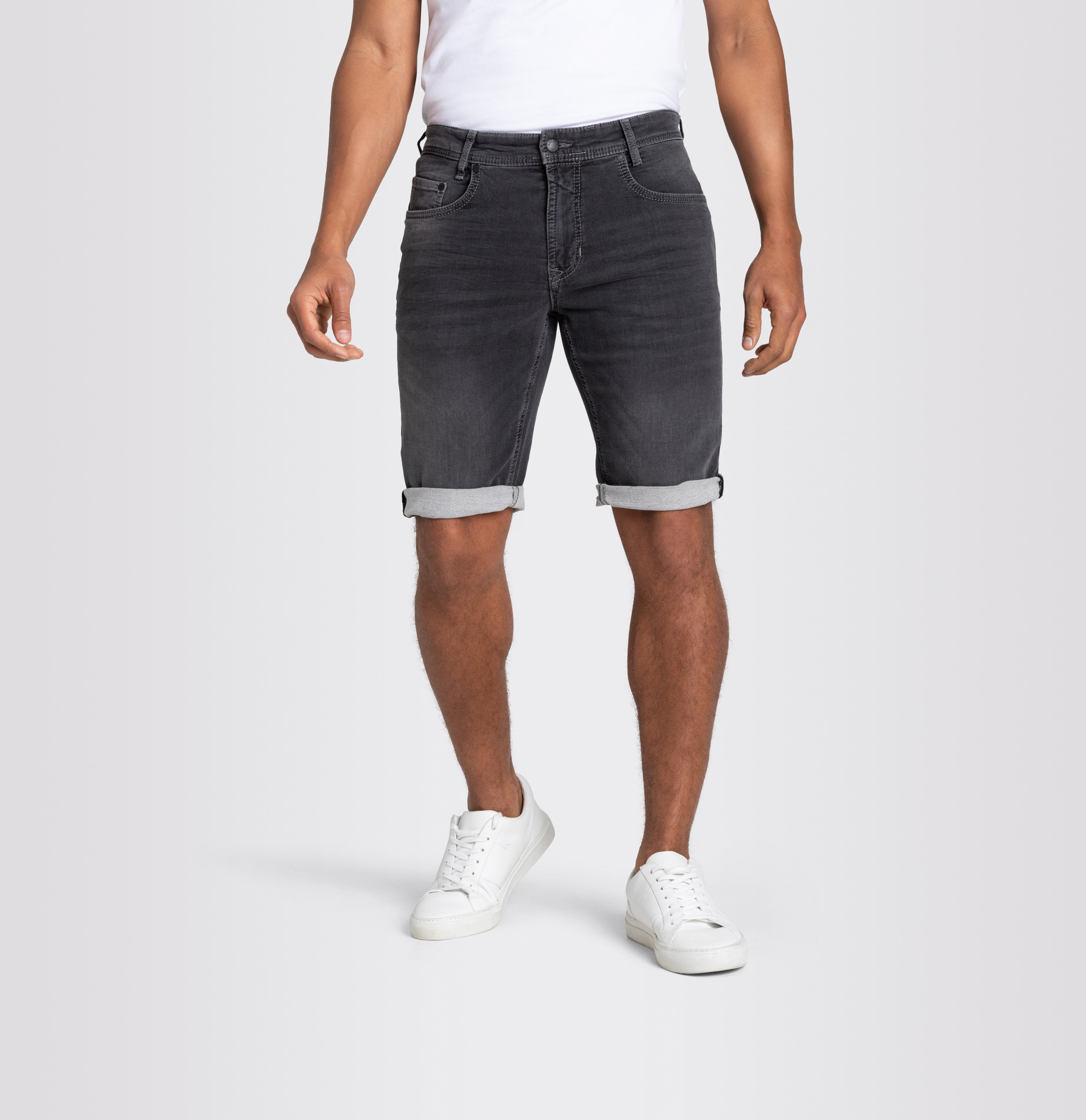 Bermuda jeans in a dimensionally stable sweat material. | Jogn Bermuda | grey used | Front view of model
