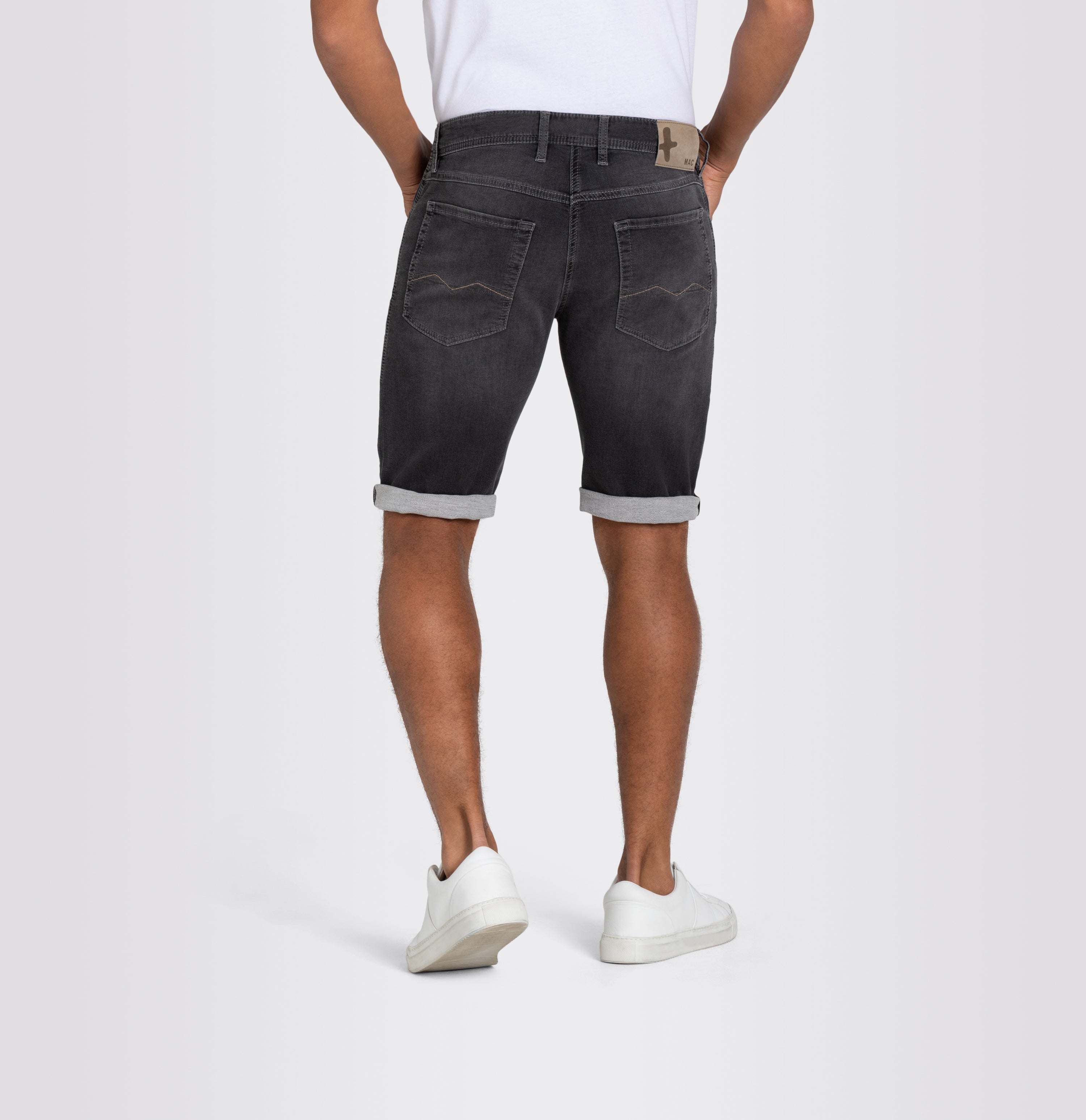 Bermuda jeans in a dimensionally stable sweat material. | Jogn Bermuda | grey used | Back view of model