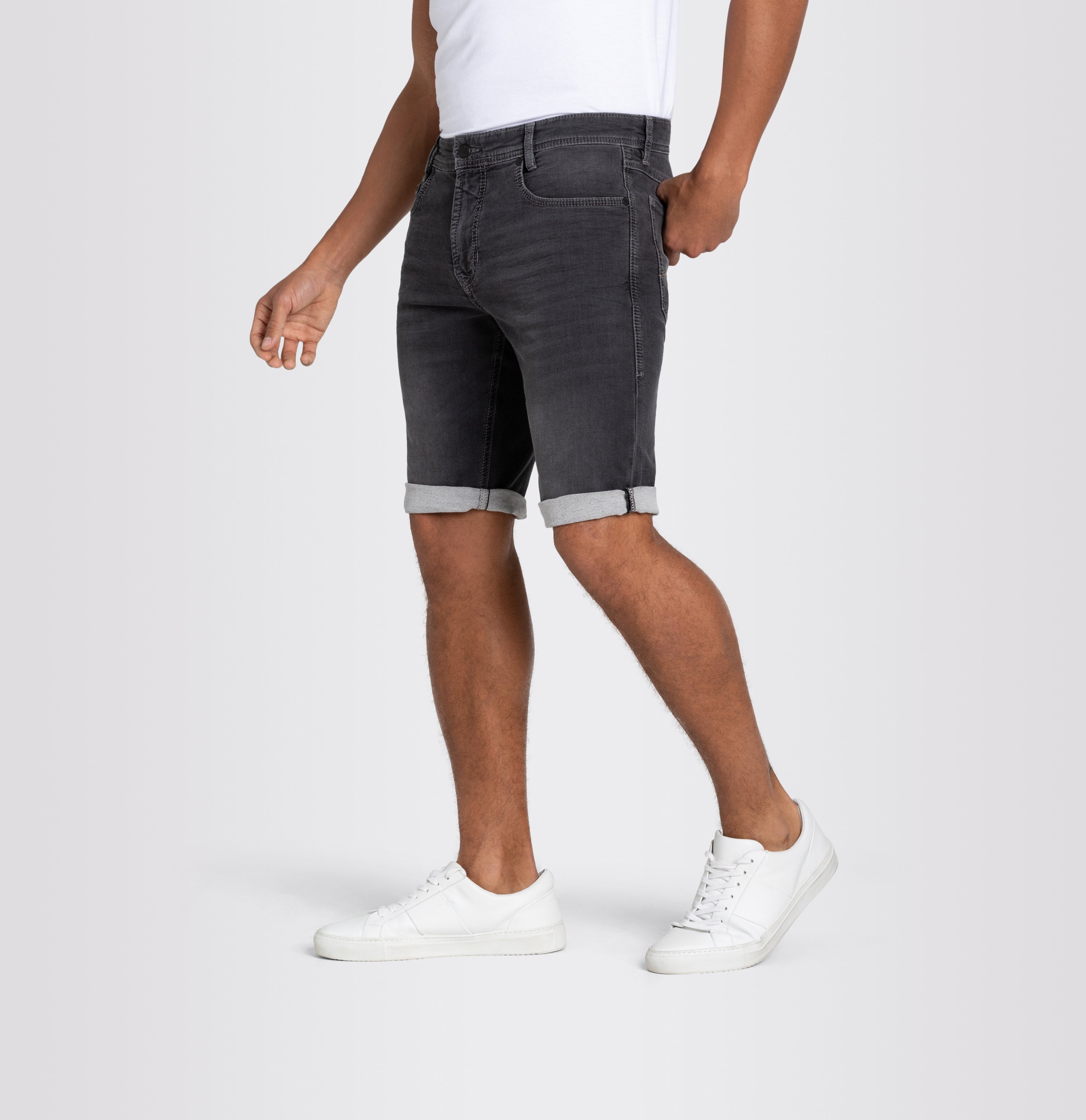 Bermuda jeans in a dimensionally stable sweat material. | Jogn Bermuda | grey used | Detailed view 2 of model