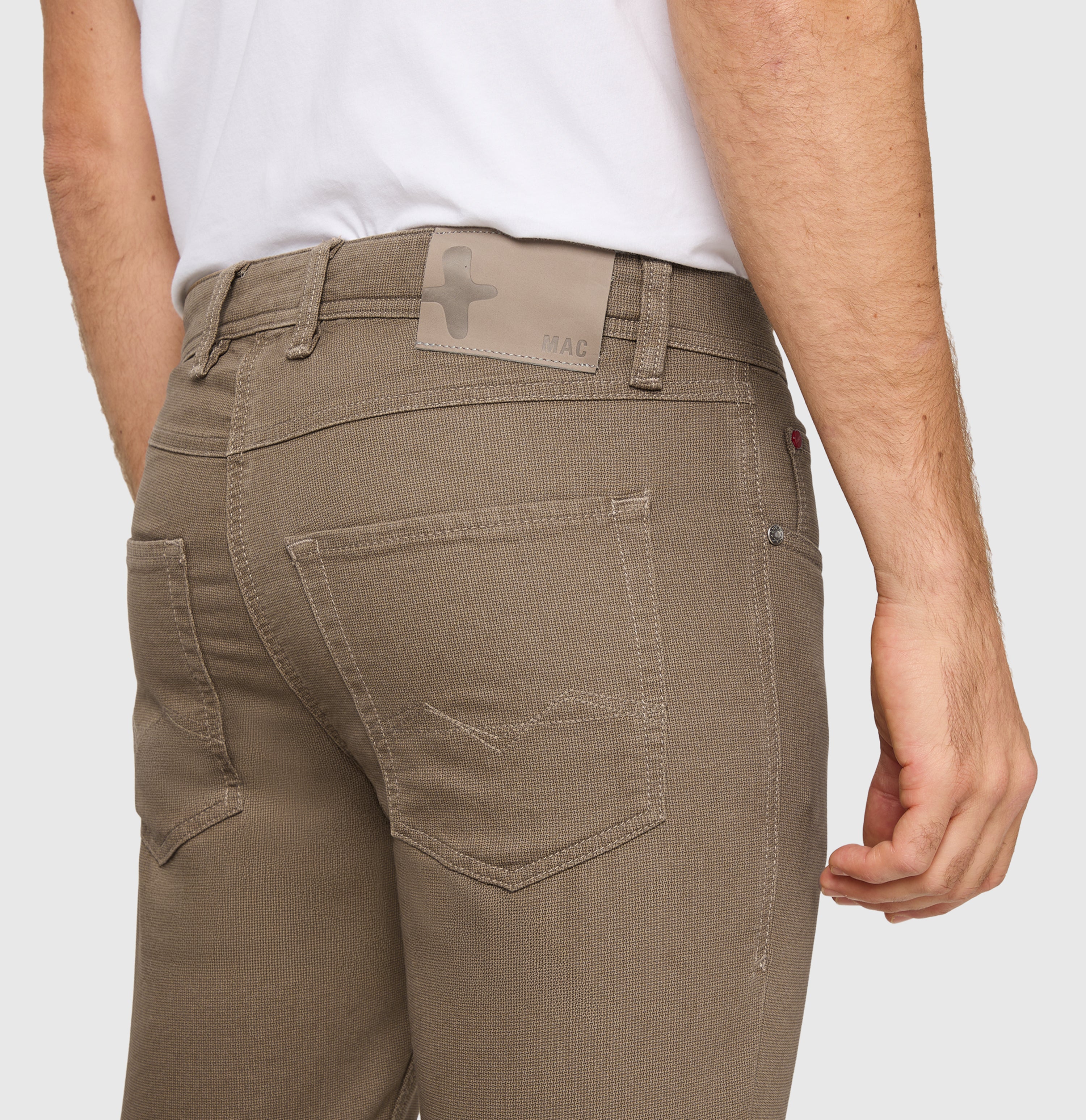 Slim trousers in a subtly patterned sweat material. | Jog´n Jeans by MAC | clay printed | Detailed view 2 of model