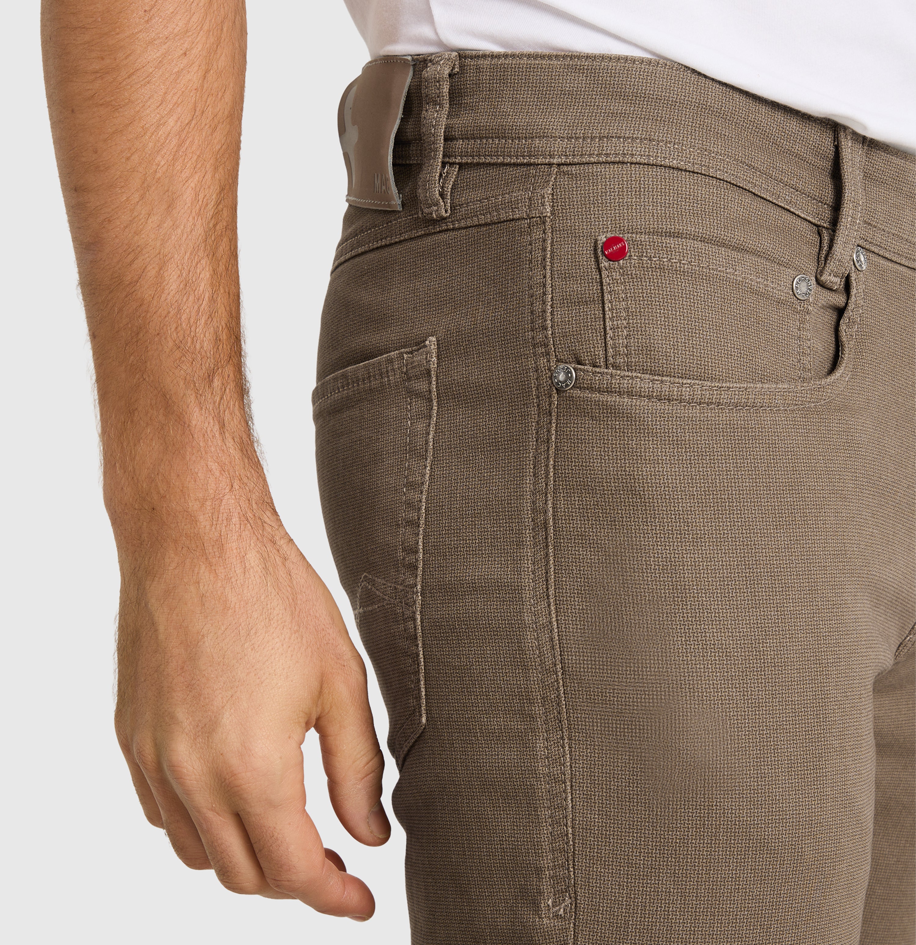 Slim trousers in a subtly patterned sweat material. | Jog´n Jeans by MAC | clay printed | Detailed view 3 of model