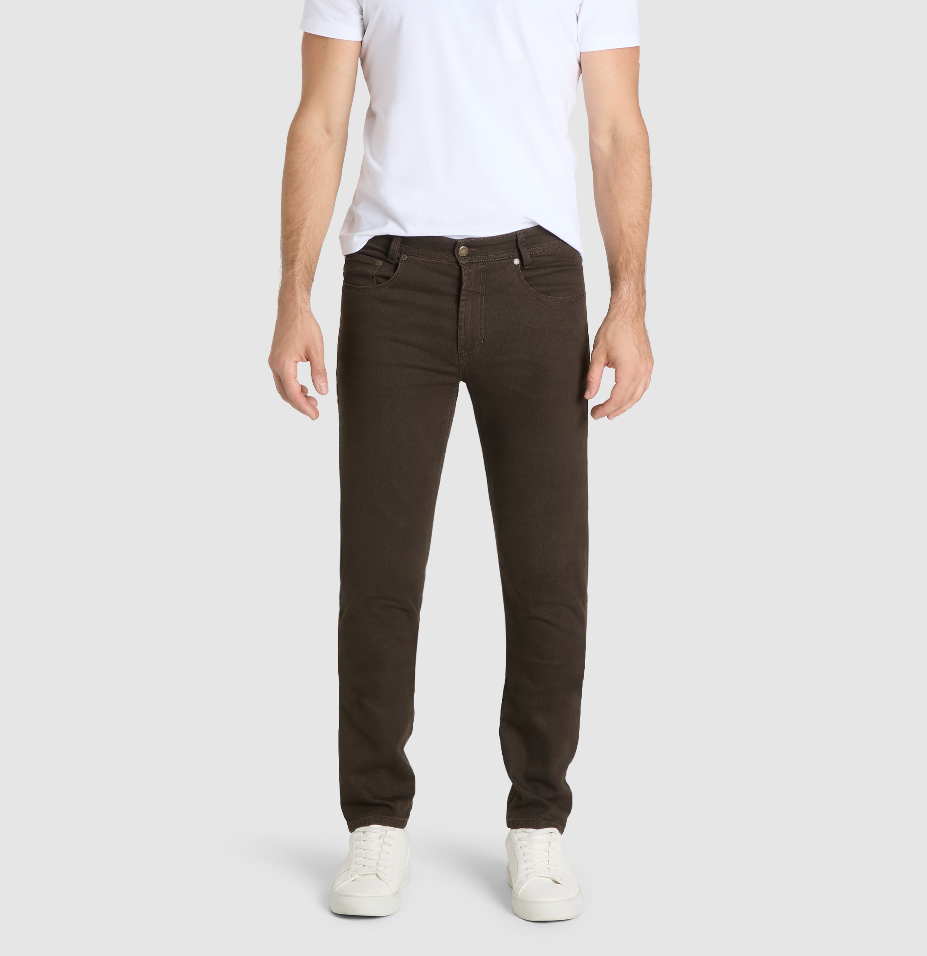 Slim trousers in a subtly patterned sweat material. | Jog´n Jeans by MAC | mahagony brown herringbone | Front view of model