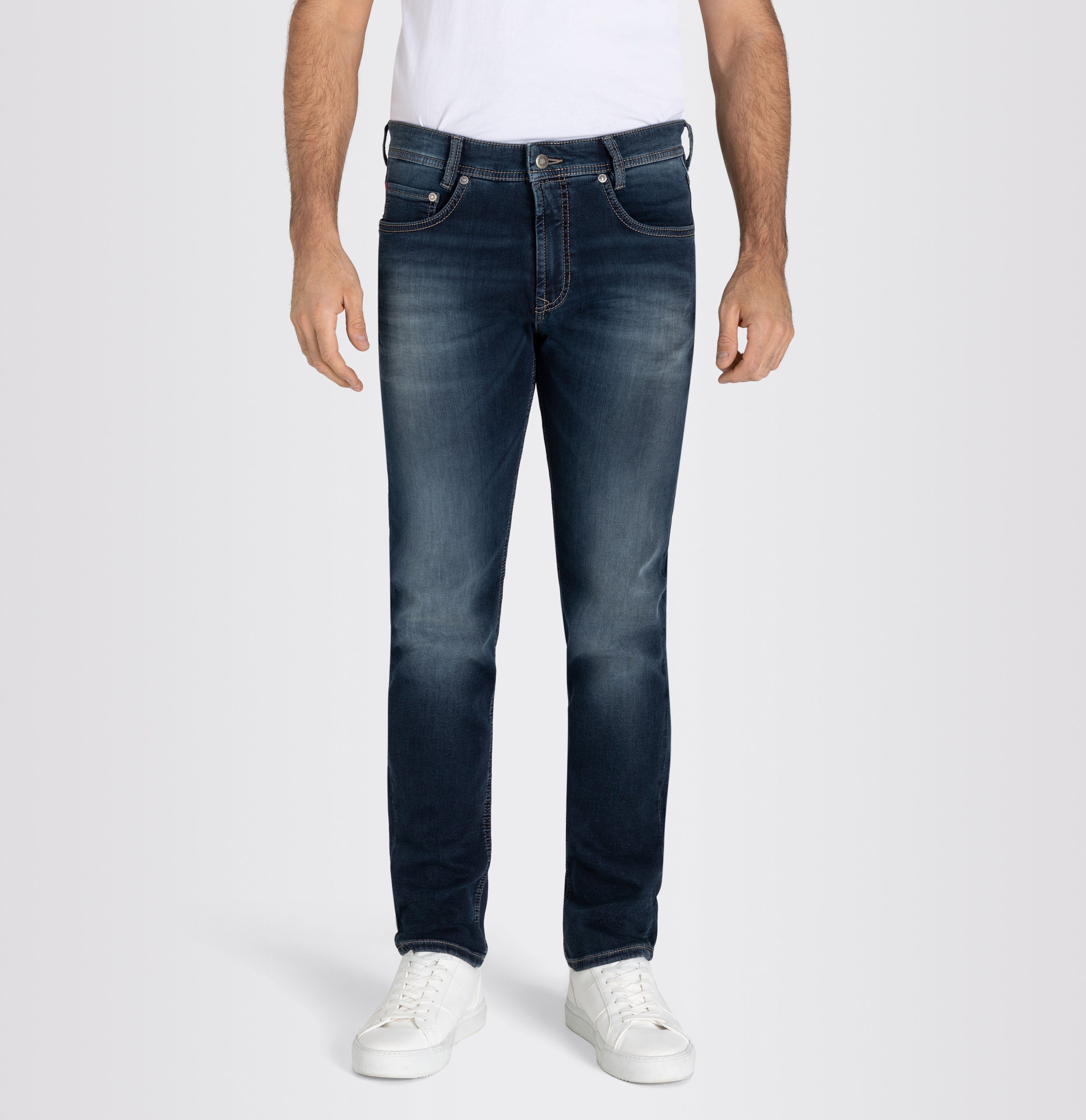 Jeans made of soft sweat denim. With an authentic look. | Jog'n Jeans by MAC | authentic dark blue tinted used | Front view of model