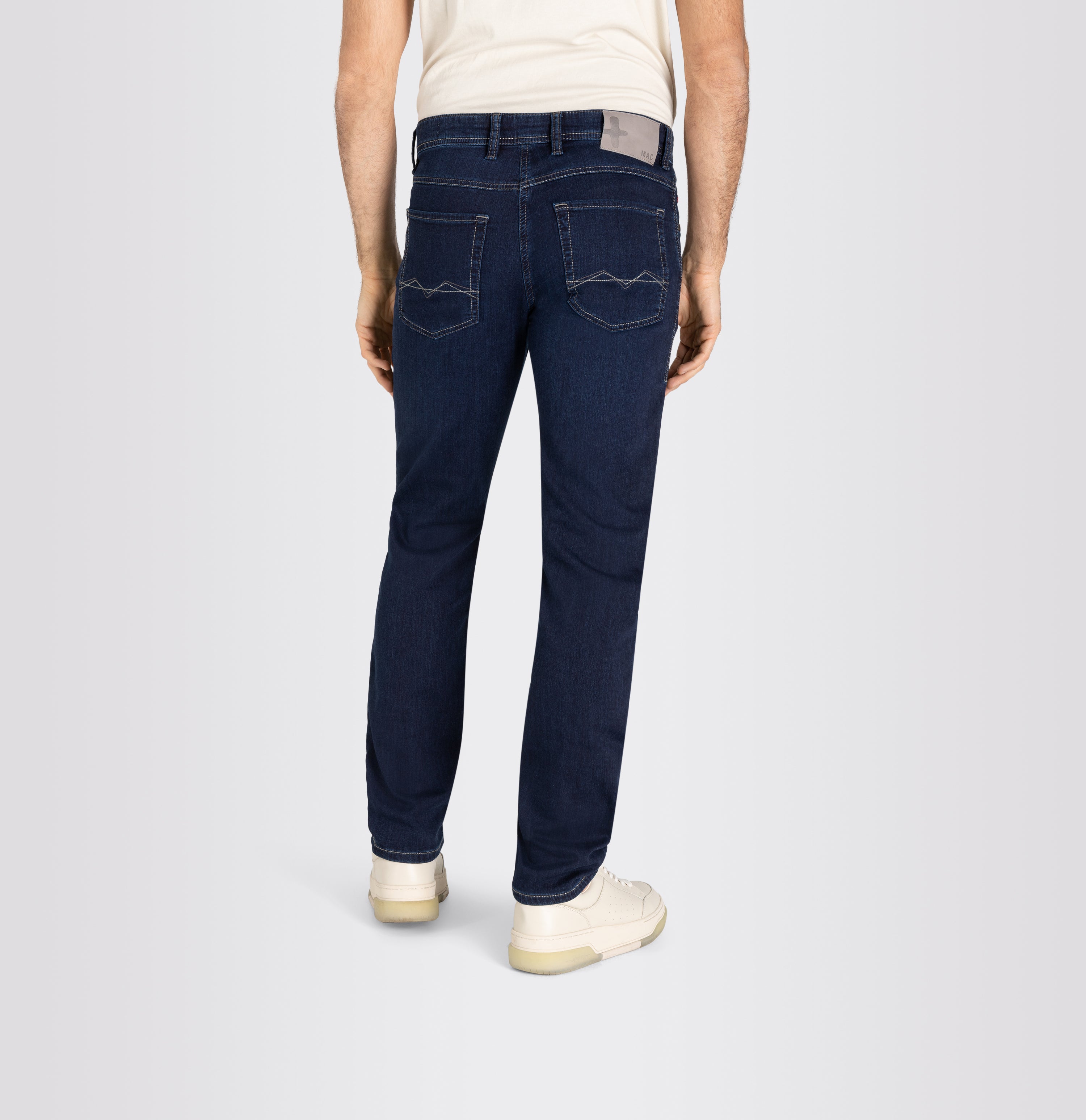 Modern fit made from soft sweat denim. | Jog'n Jeans by MAC | dark blue authentic used | Back view of model