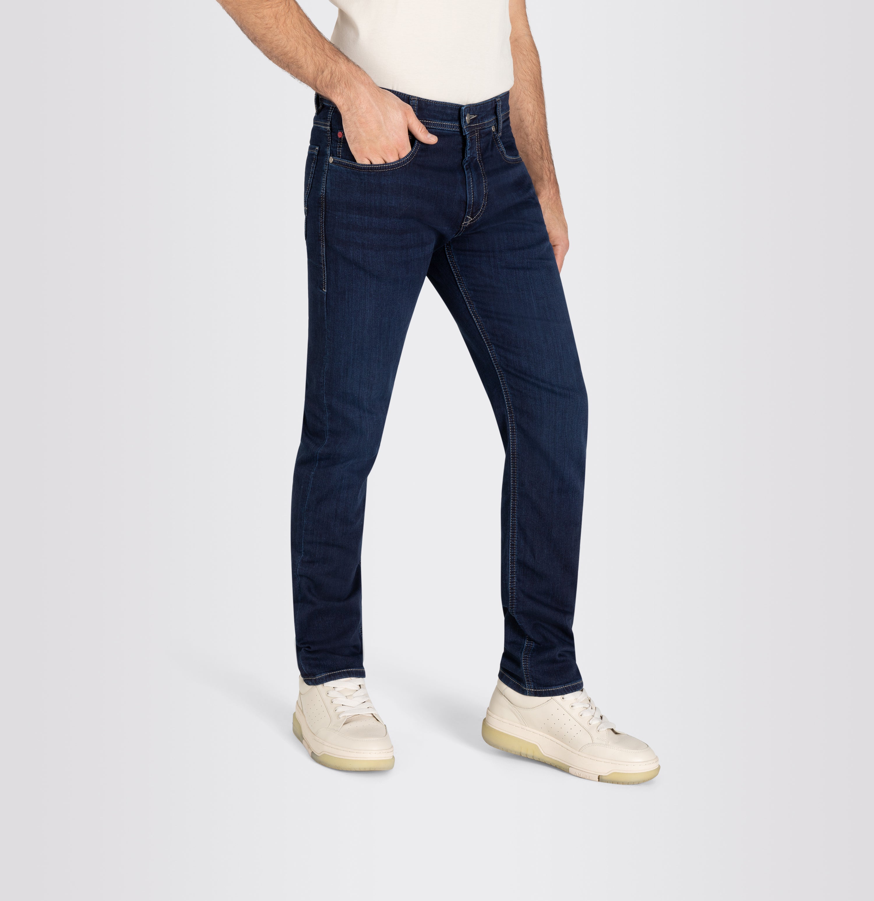 Modern fit made from soft sweat denim. | Jog'n Jeans by MAC | dark blue authentic used | Detailed view 3 of model