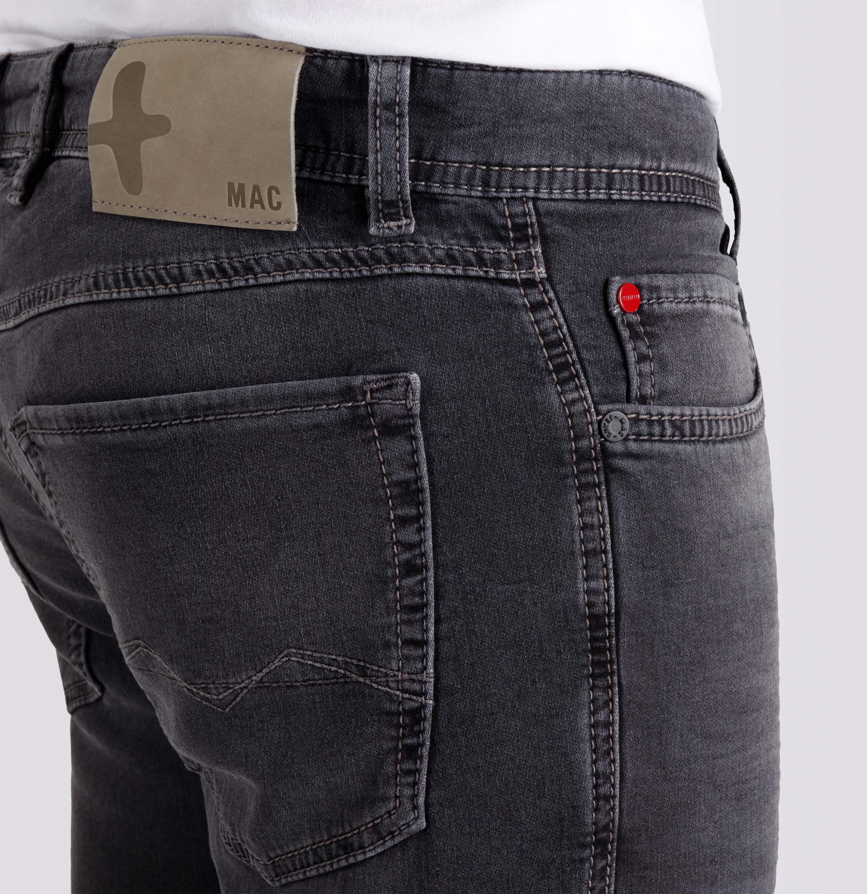 Modern fit made from soft sweat denim. | Jog'n Jeans by MAC | grey used | Side view of model