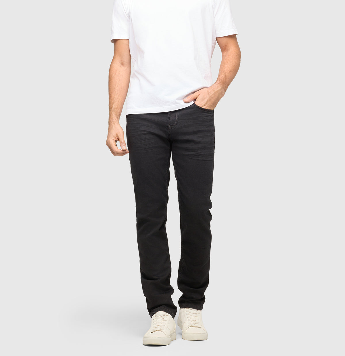 Modern fit made from soft sweat denim. | Jog'n Jeans by MAC | black black clean | Front view of model