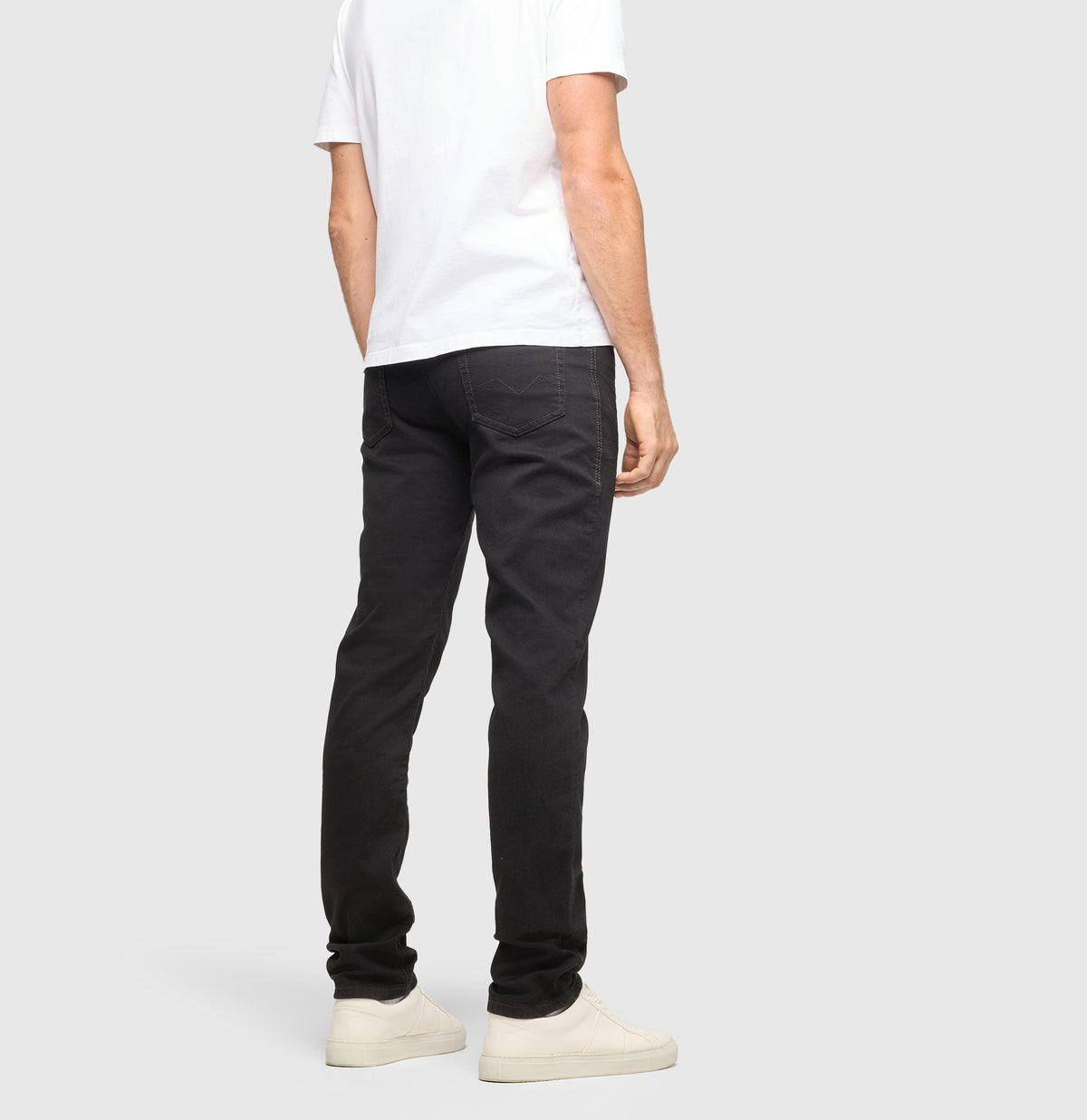 Modern fit made from soft sweat denim. | Jog'n Jeans by MAC | black black clean | Back view of model